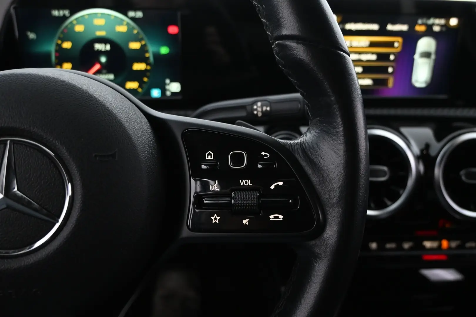 Car Image - 320SDl3N6kqdUKHmATjH3c