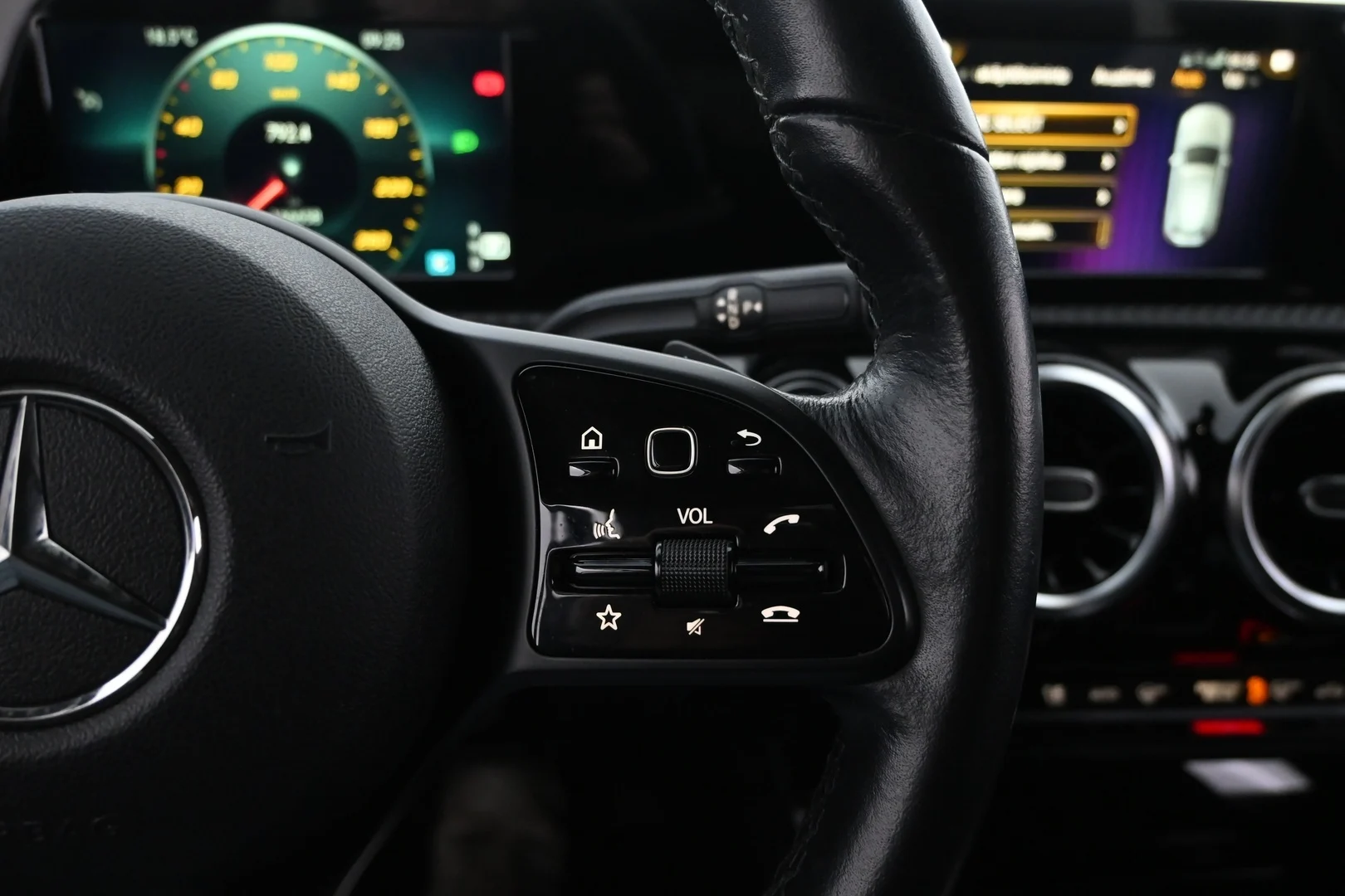 Car Image - 320SDl3N6kqdUKHmATjH3c