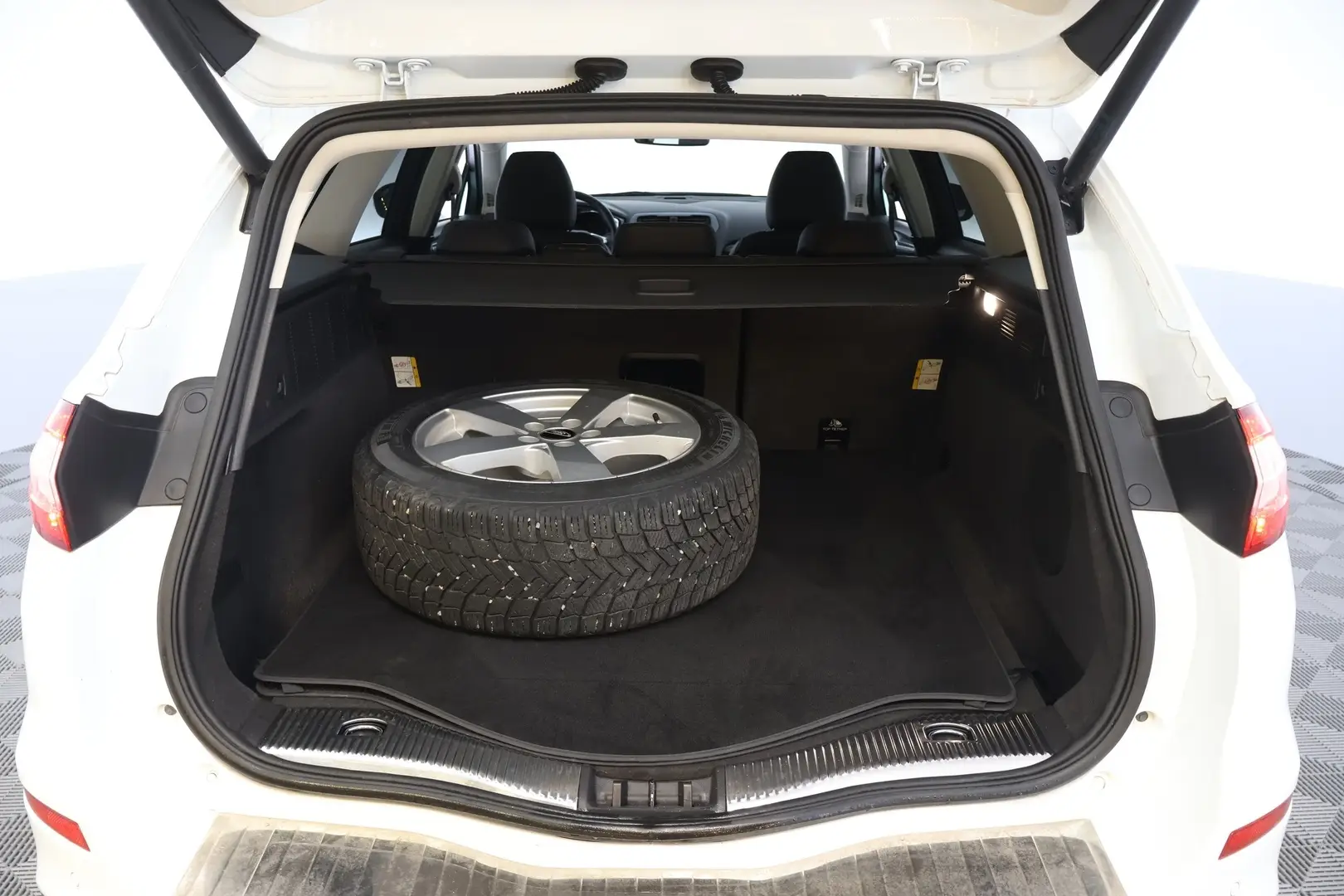 Car Image - 5G723KLFhYW5ch2g9BLFhE