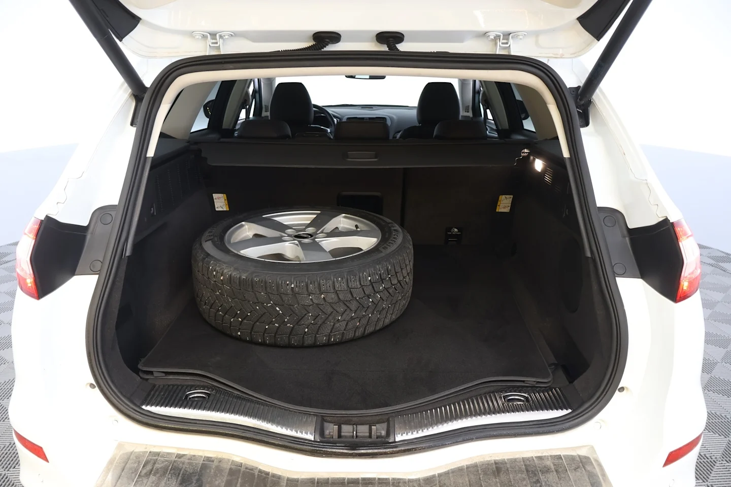 Car Image - 5G723KLFhYW5ch2g9BLFhE