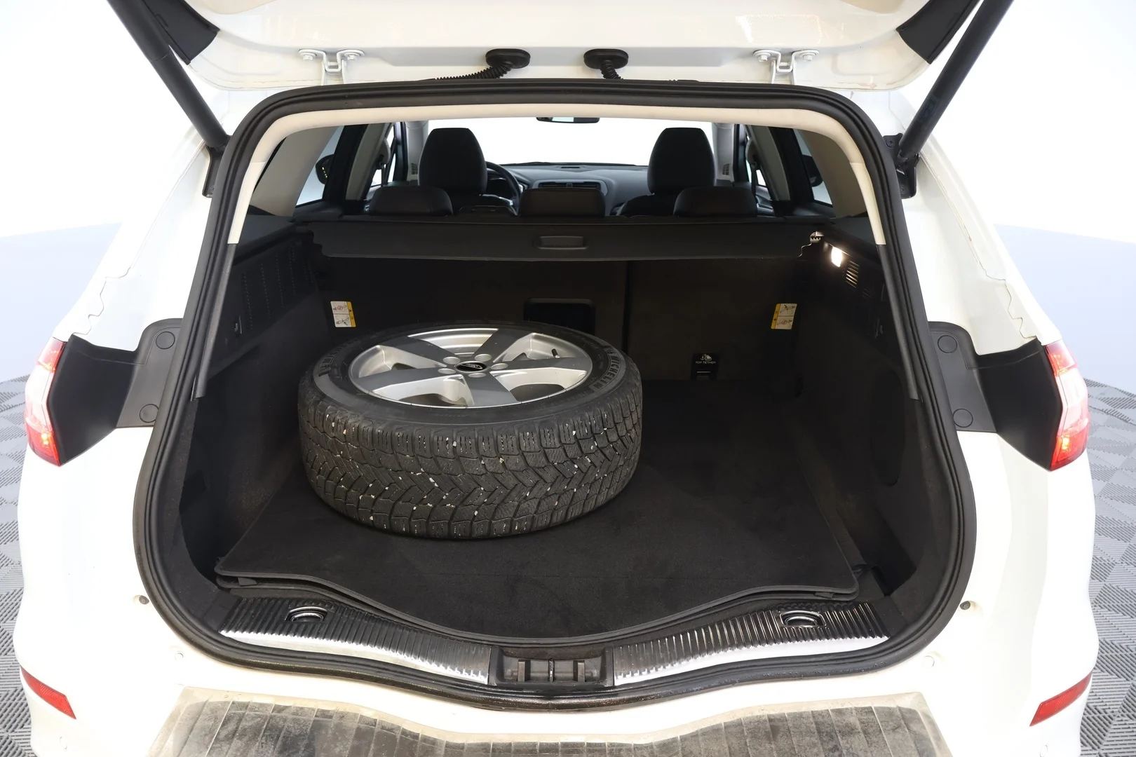 Car Image - 5G723KLFhYW5ch2g9BLFhE