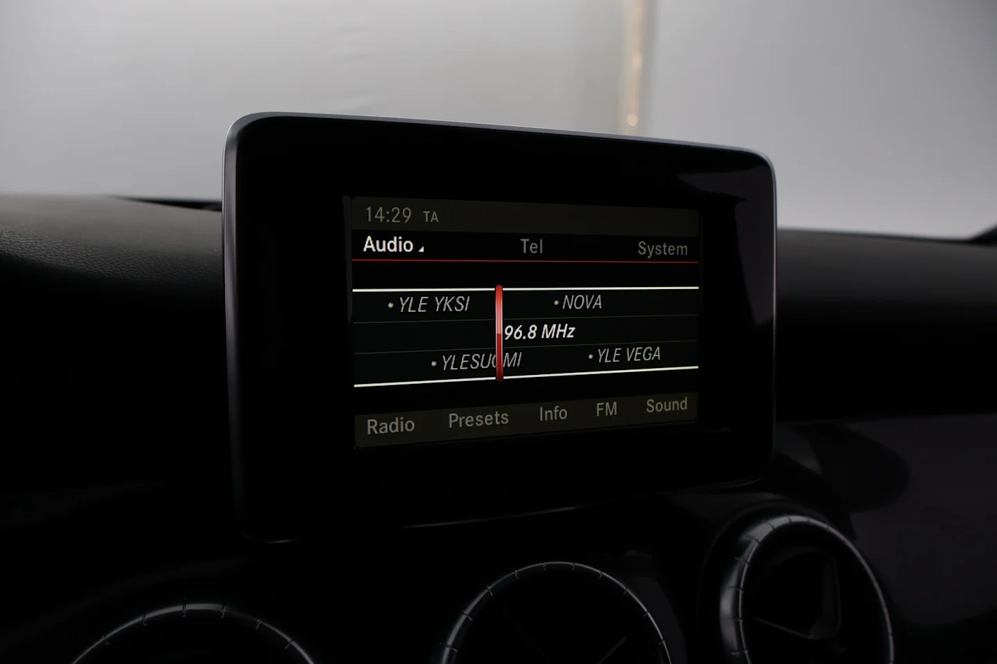 Car Image - 1DB176wg28Jr9Jg69QGBKD