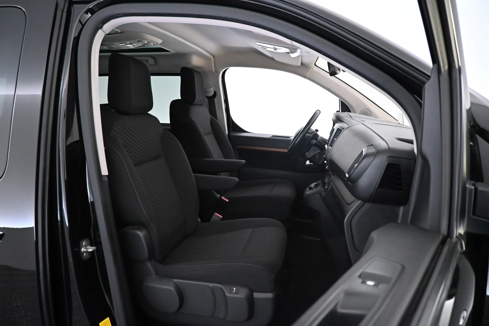 Car Image - 3iaCqEc7MrxJRVo2mOpnrD