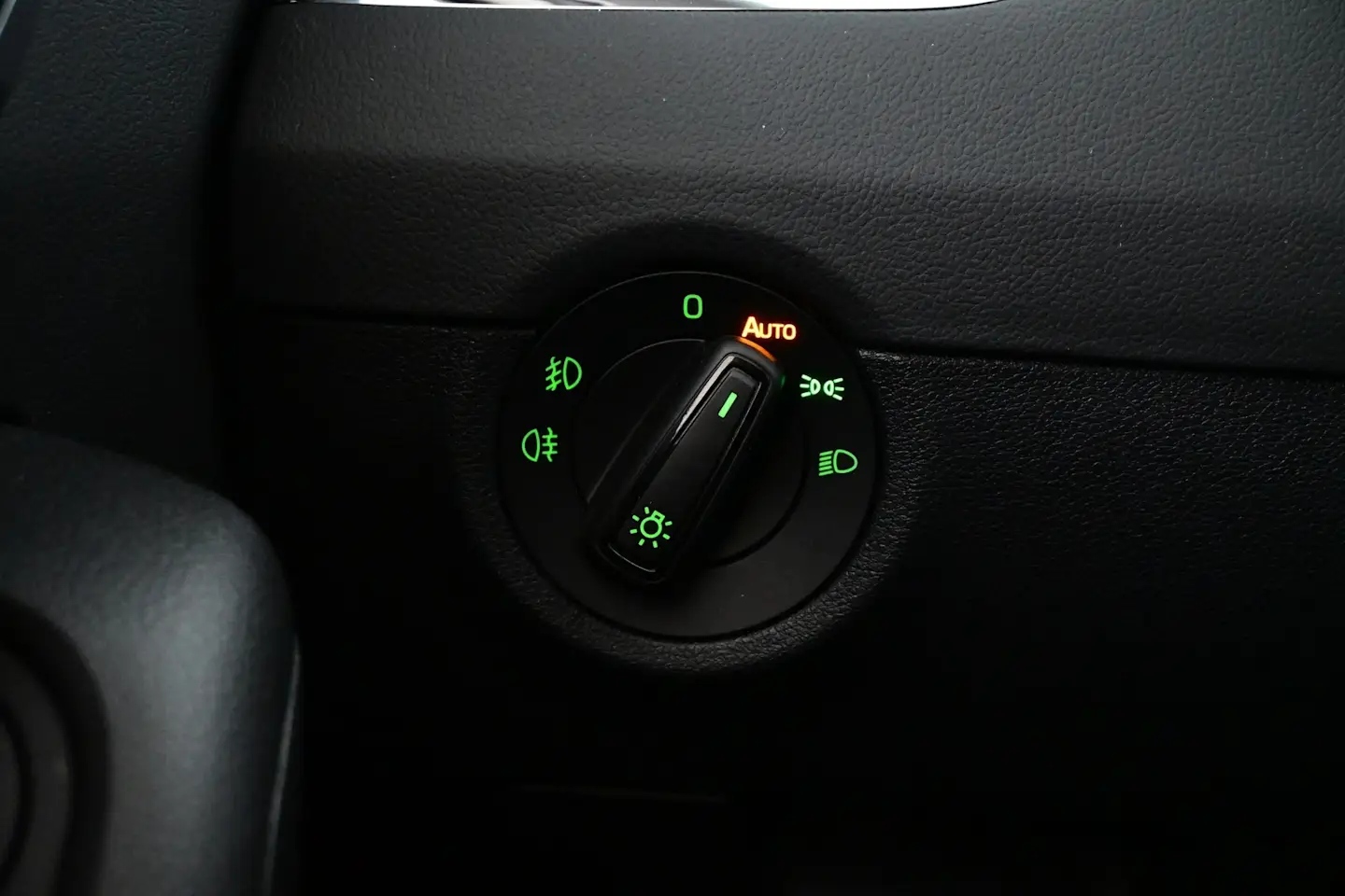 Car Image - Iy3yJM8V4h9xhr17REdd4