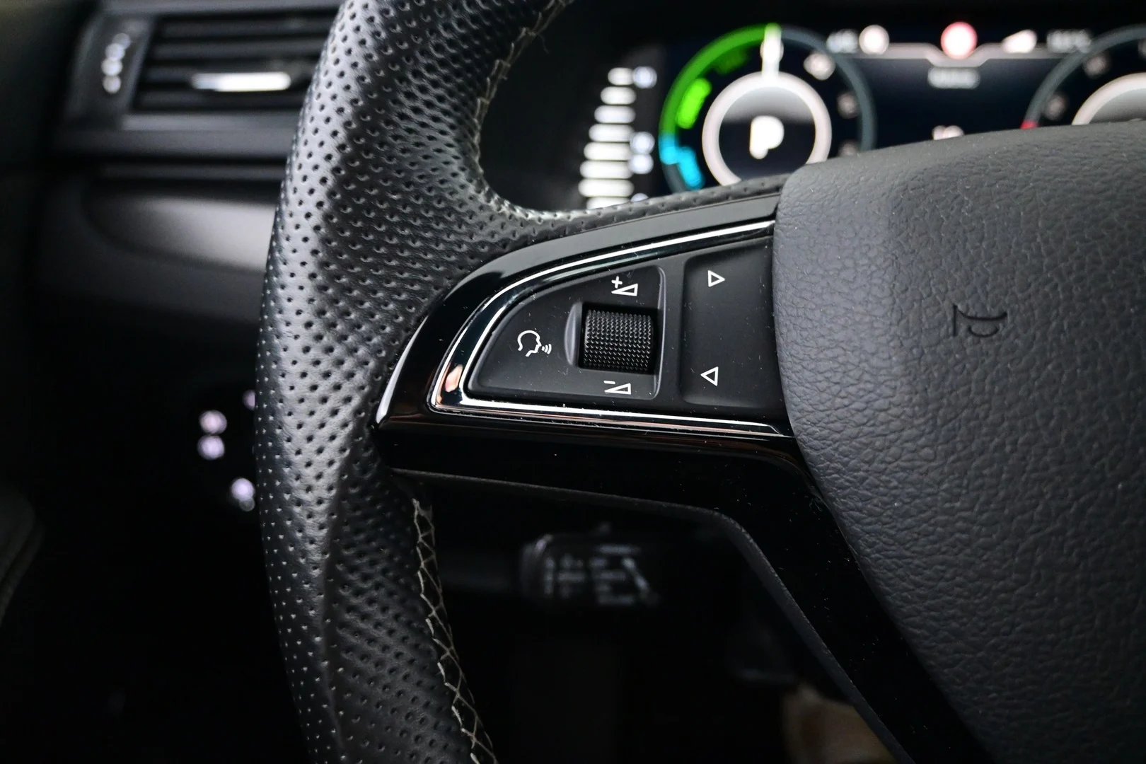 Car Image - 6ziZrS8N9Ews4MW5MIl2Pa