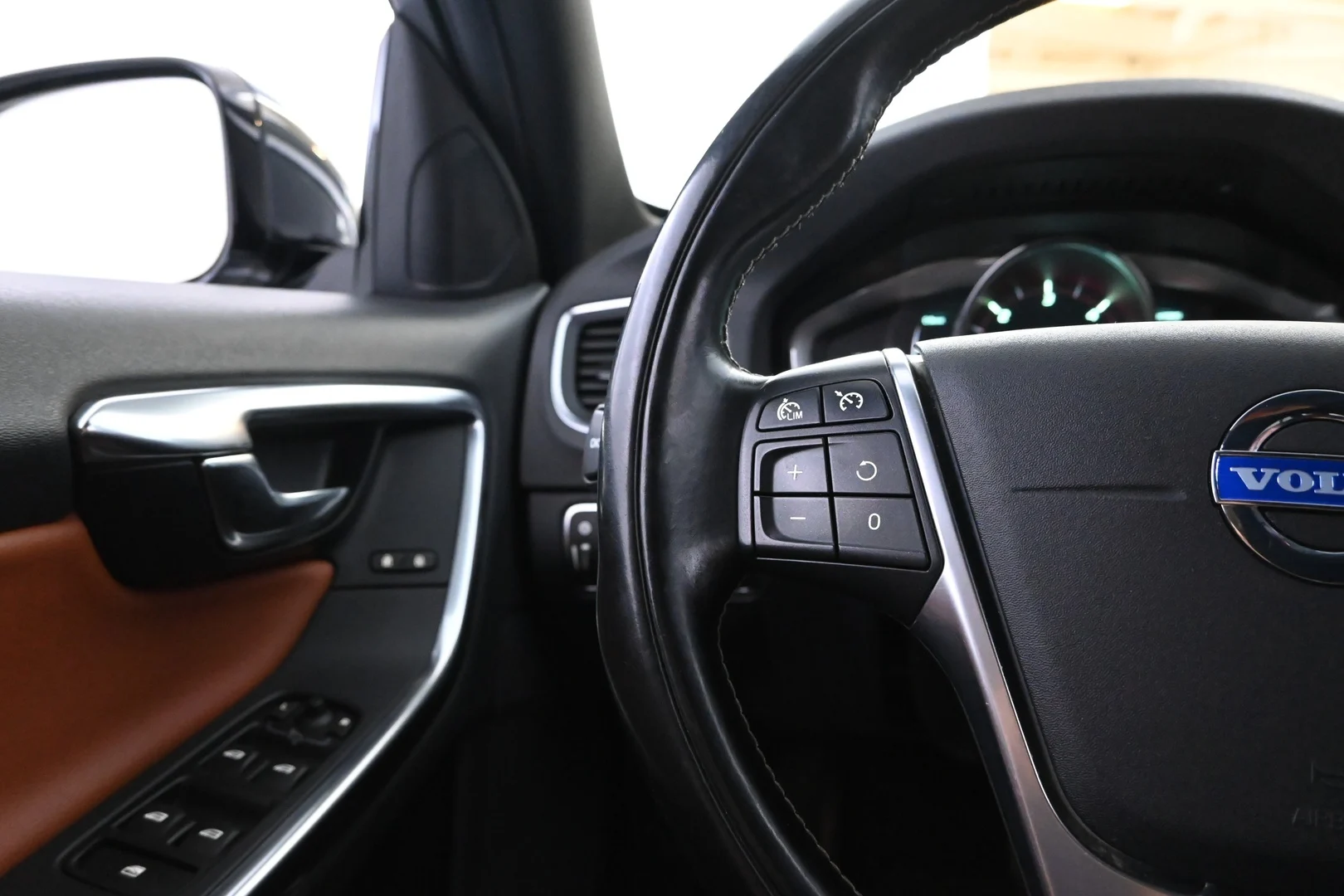 Car Image - 4VnprWJ8kZaOUMlD1o24vL