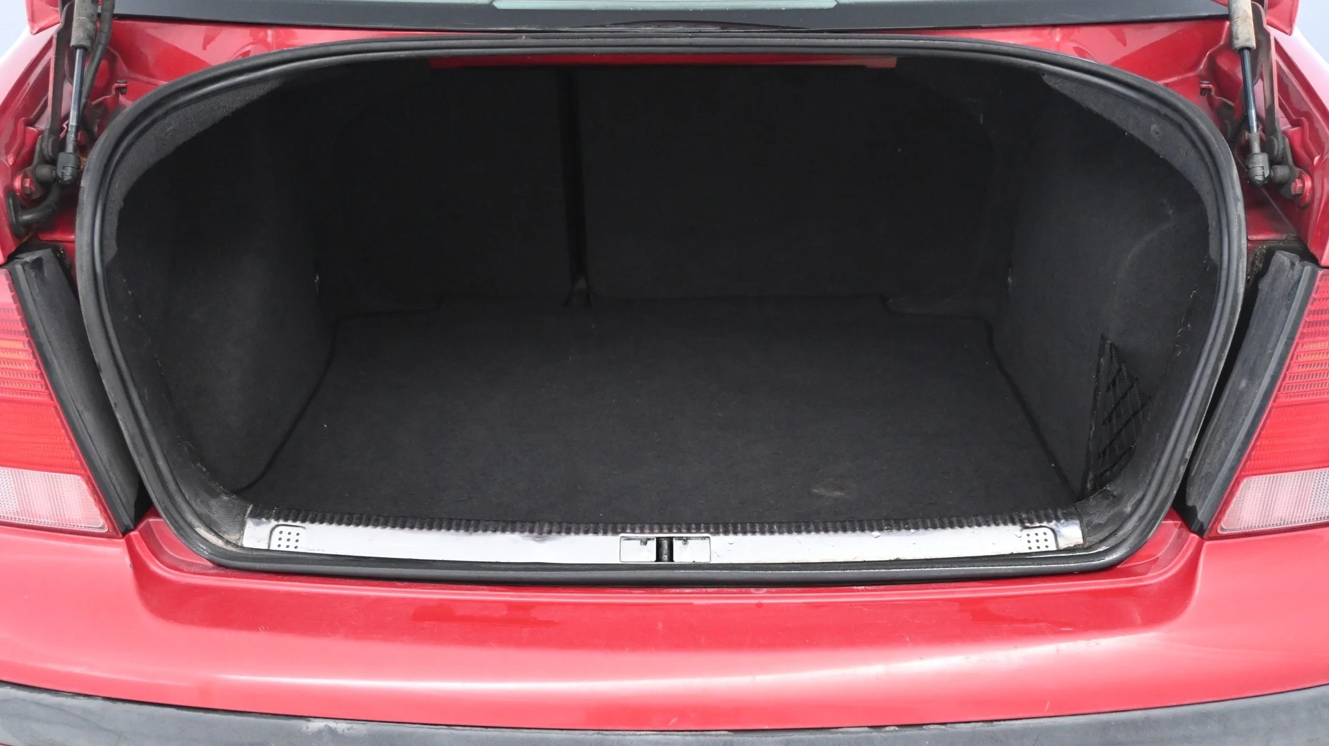 Car Image - 17iS8os97AVKKwnXeMM73D