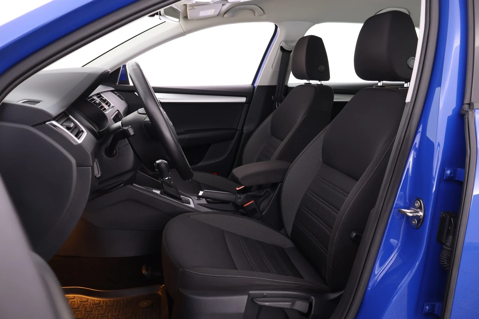 Car Image - 4mv3Q1yeTFqBVsqpX577kL