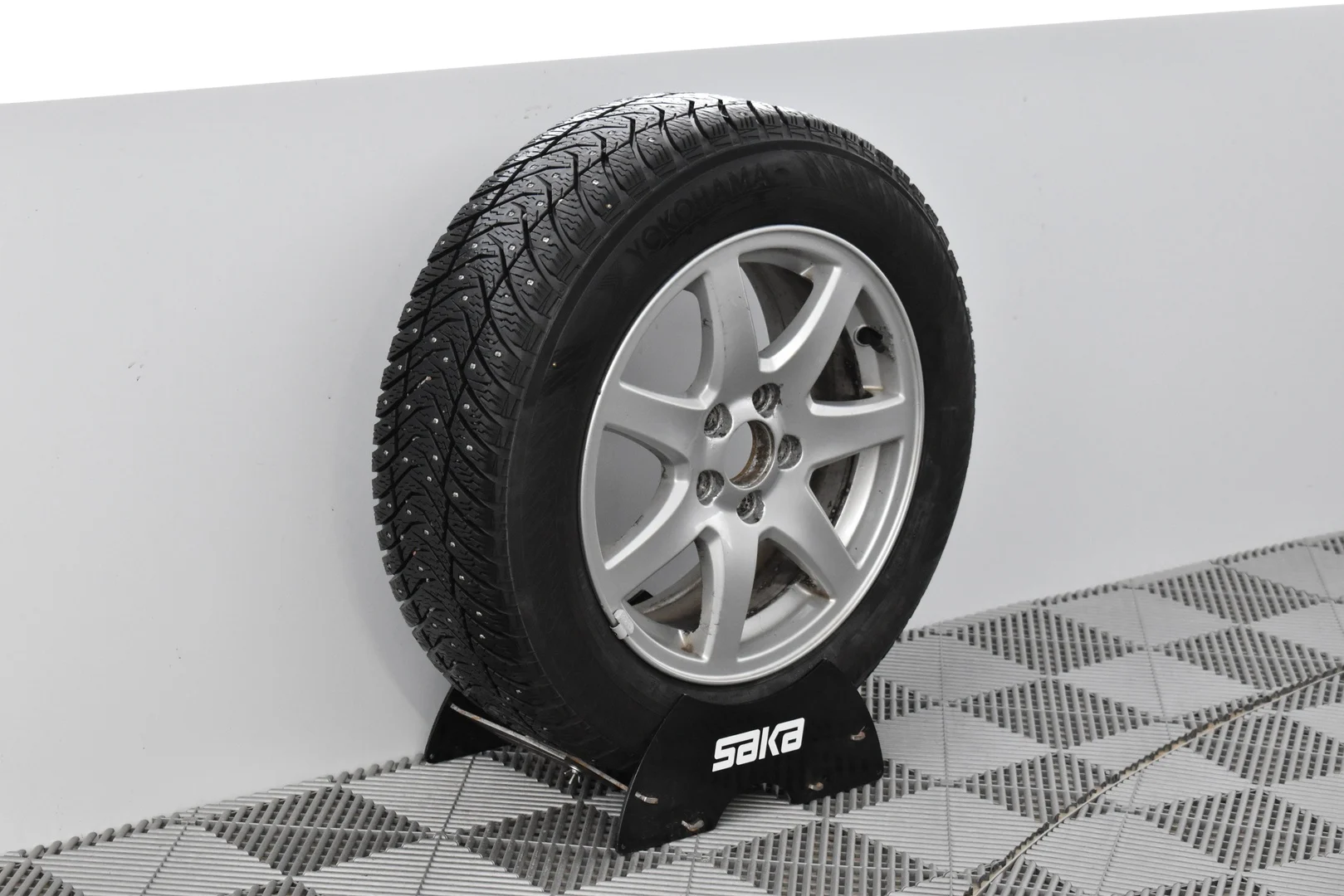 Car Image - 2sR272otCuyXL44WyFzHKk