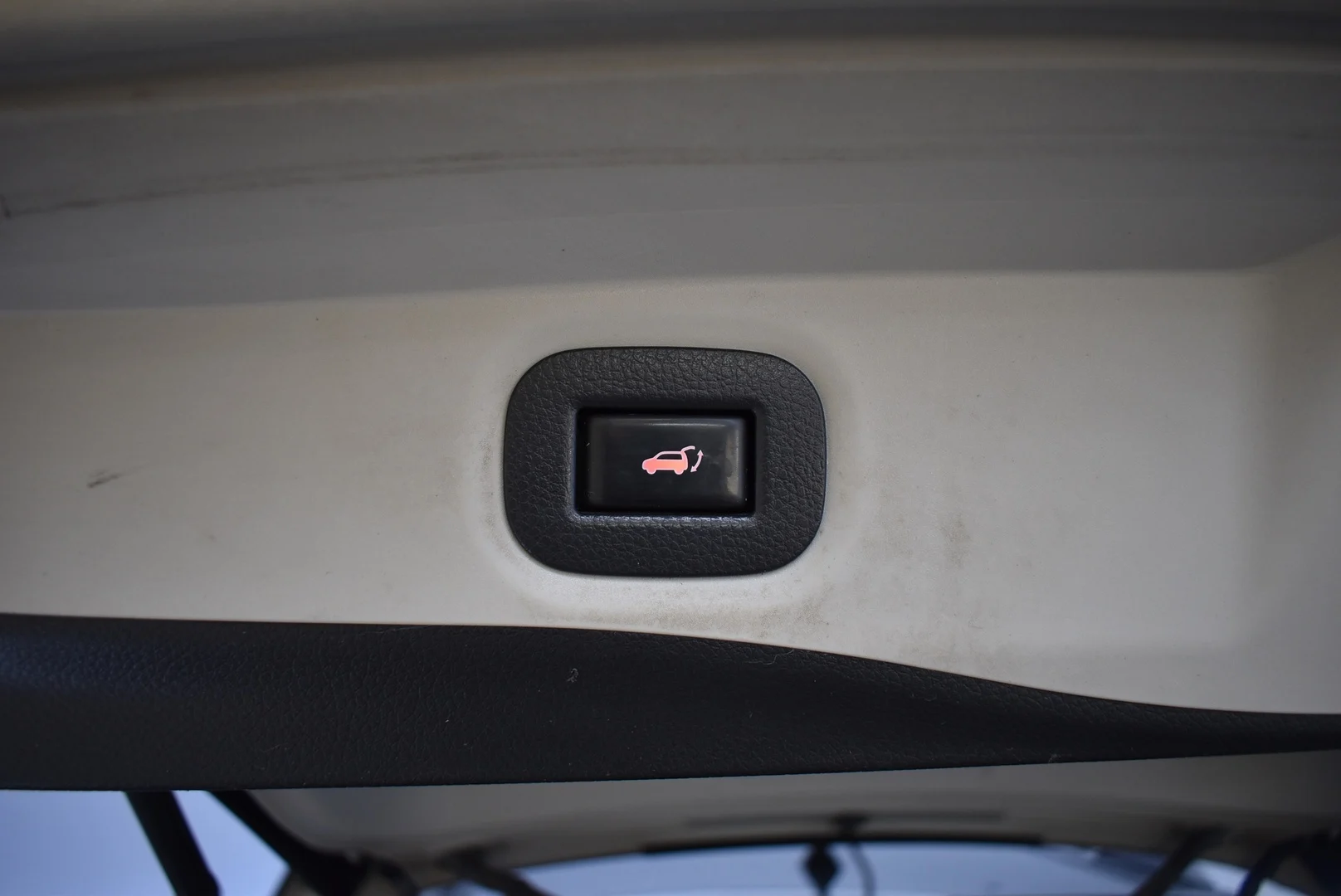 Car Image - 2iQNuvv8Ypr5TEFdVyrJyS