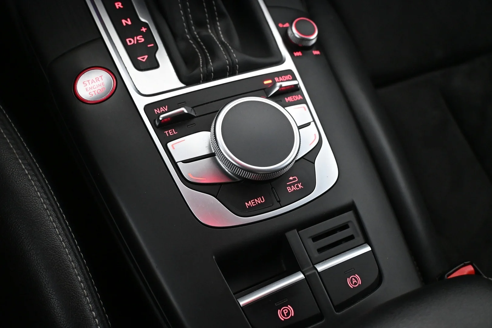 Car Image - ZnHFr1oIEcO2APLem1ijX