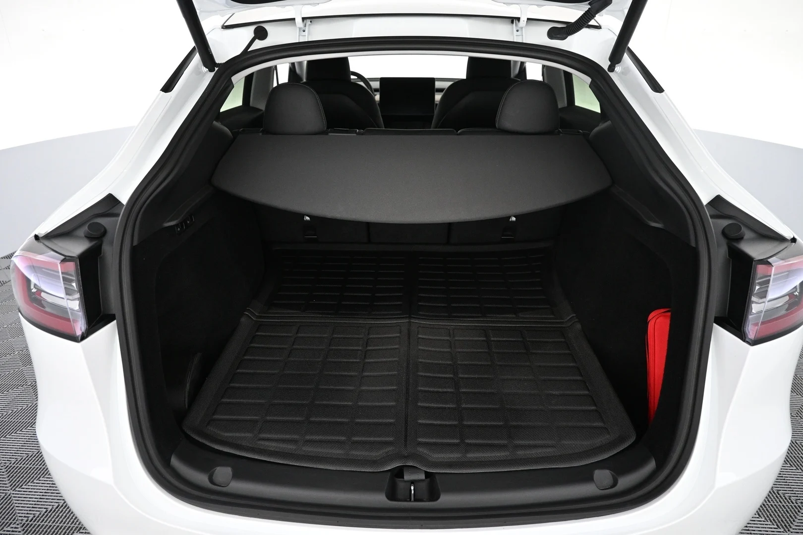 Car Image - 1EQgQ6lKMhLlPwIb7YYVXB