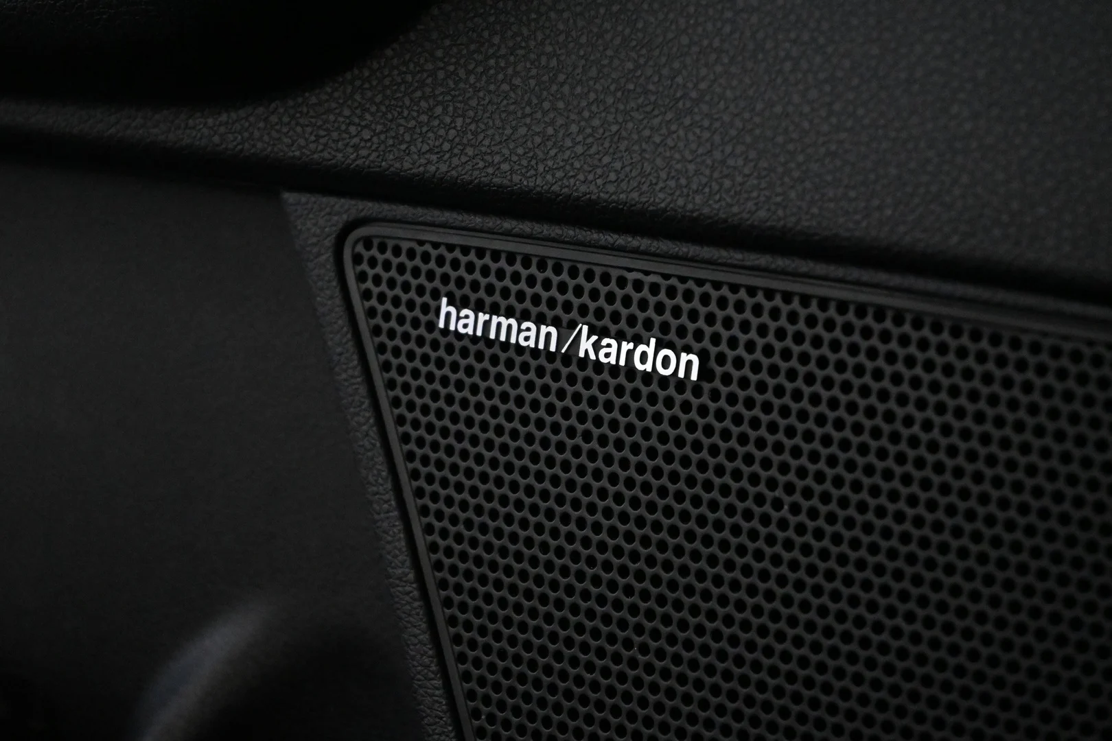 Car Image - 3l7inFYnBxWr6Zrb68f9nf
