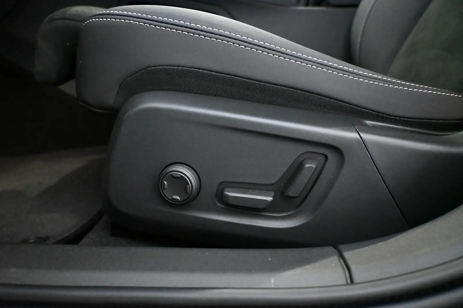 Car Image - 4A3KKwSBMzE7ll3CE6L77r