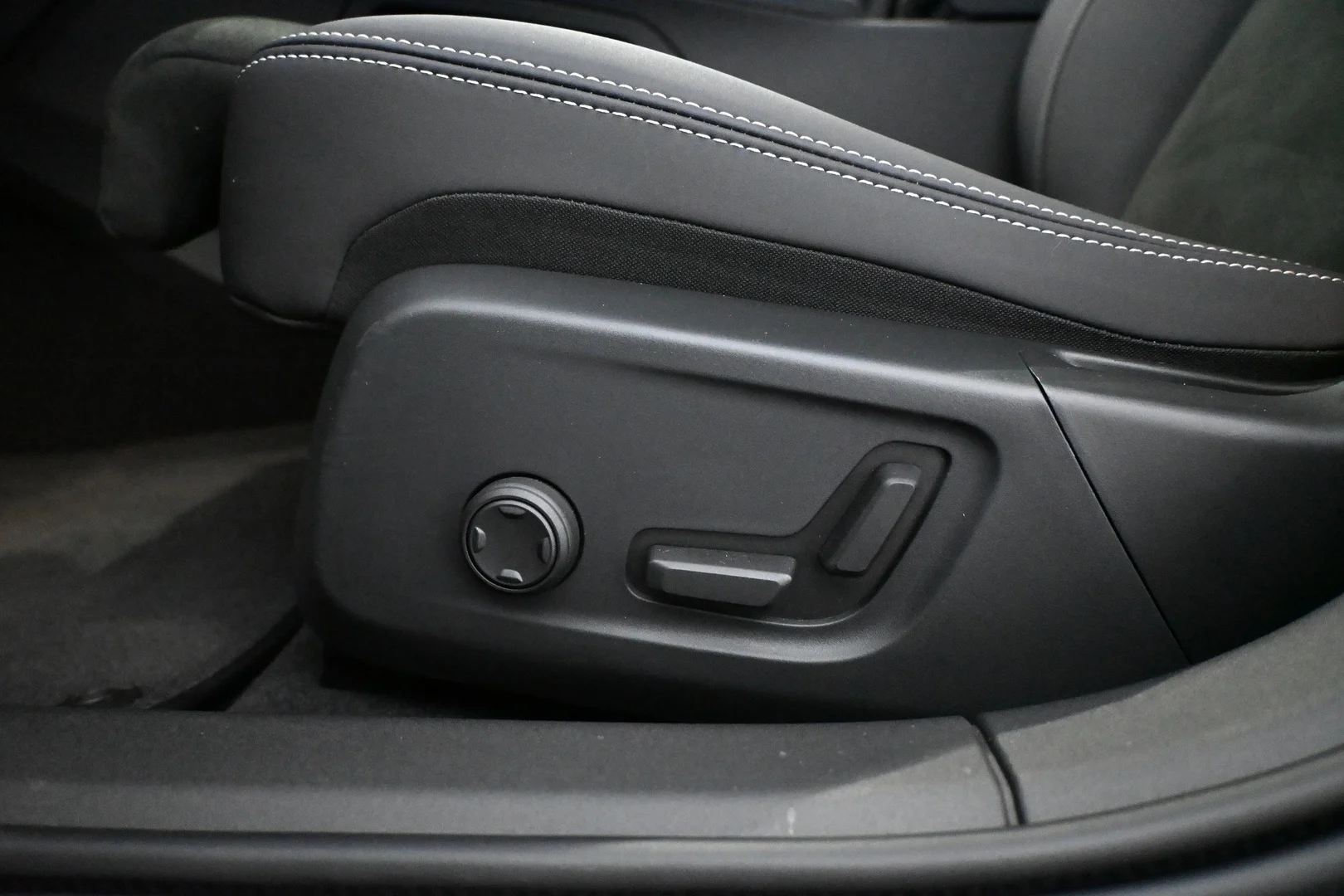 Car Image - 4A3KKwSBMzE7ll3CE6L77r
