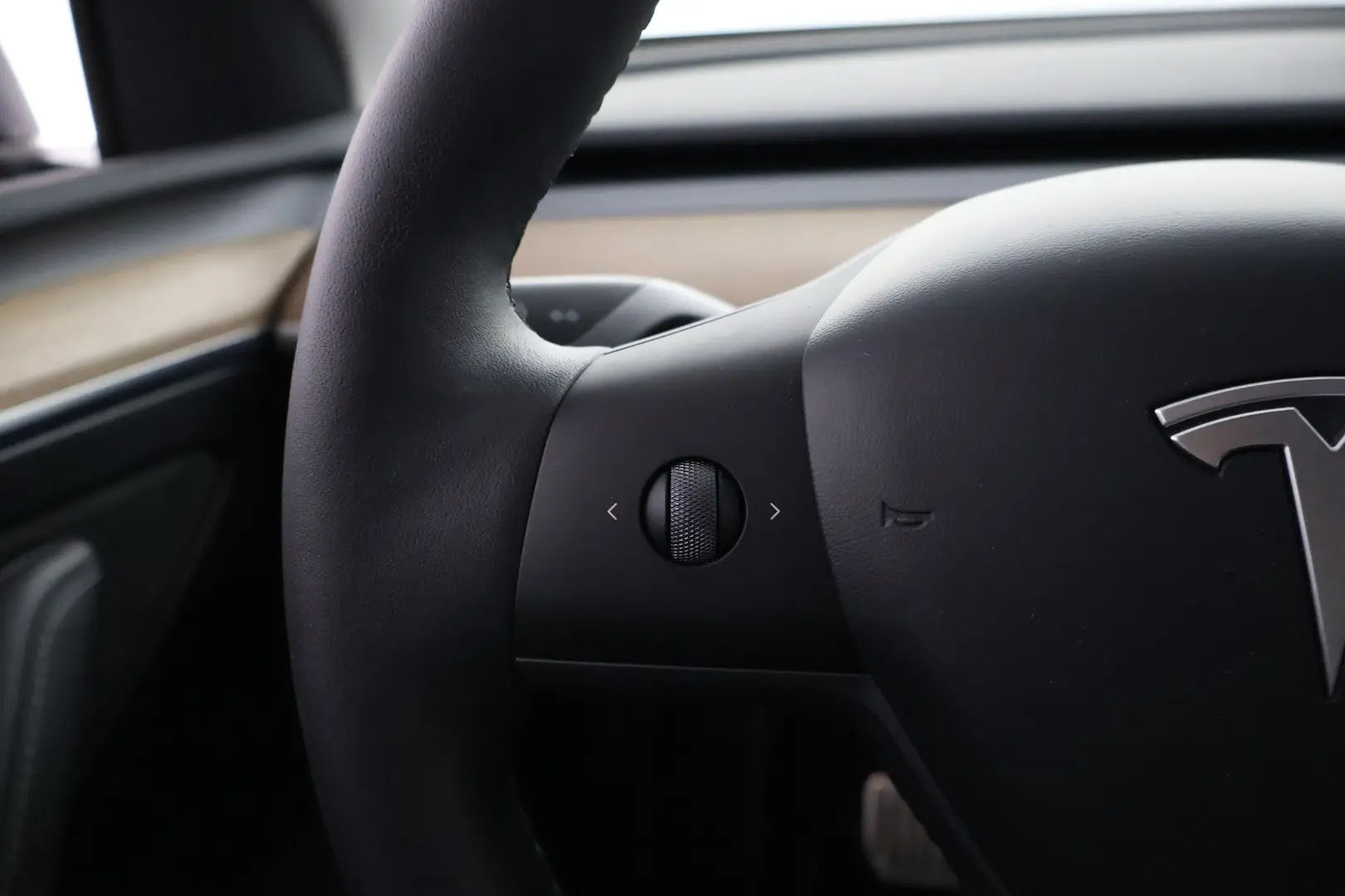Car Image - 5zFlRhttbwTz7XB4IINVTG