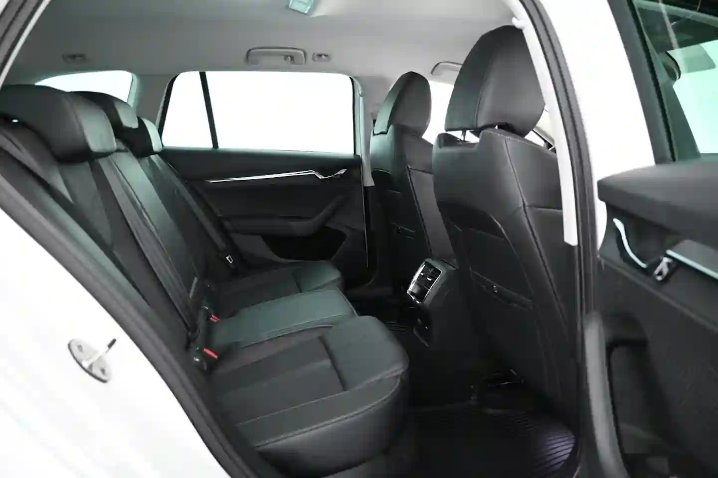 Car Image - 1RX7nvPWSSfk0Zmnsu7xTo
