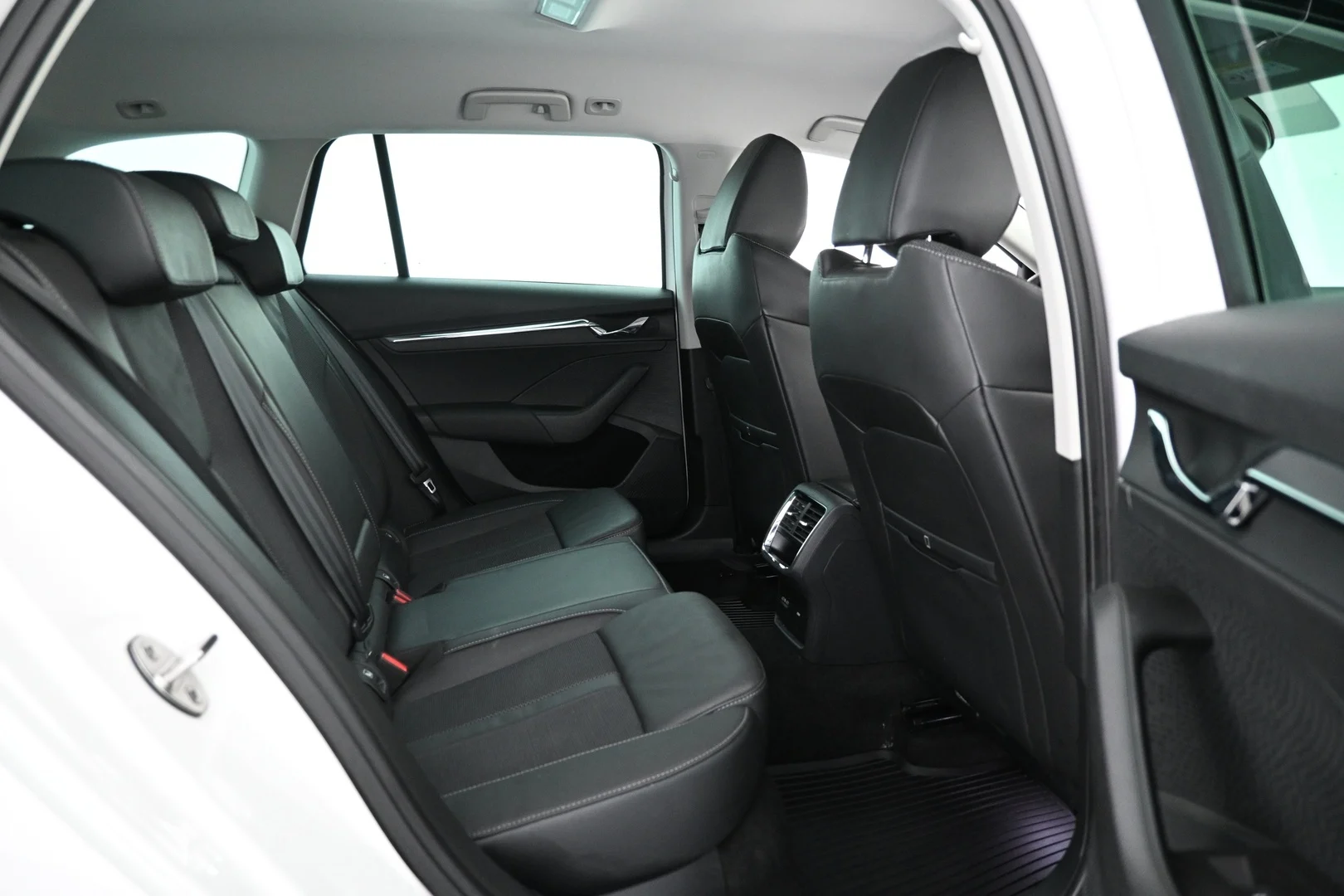 Car Image - 1RX7nvPWSSfk0Zmnsu7xTo