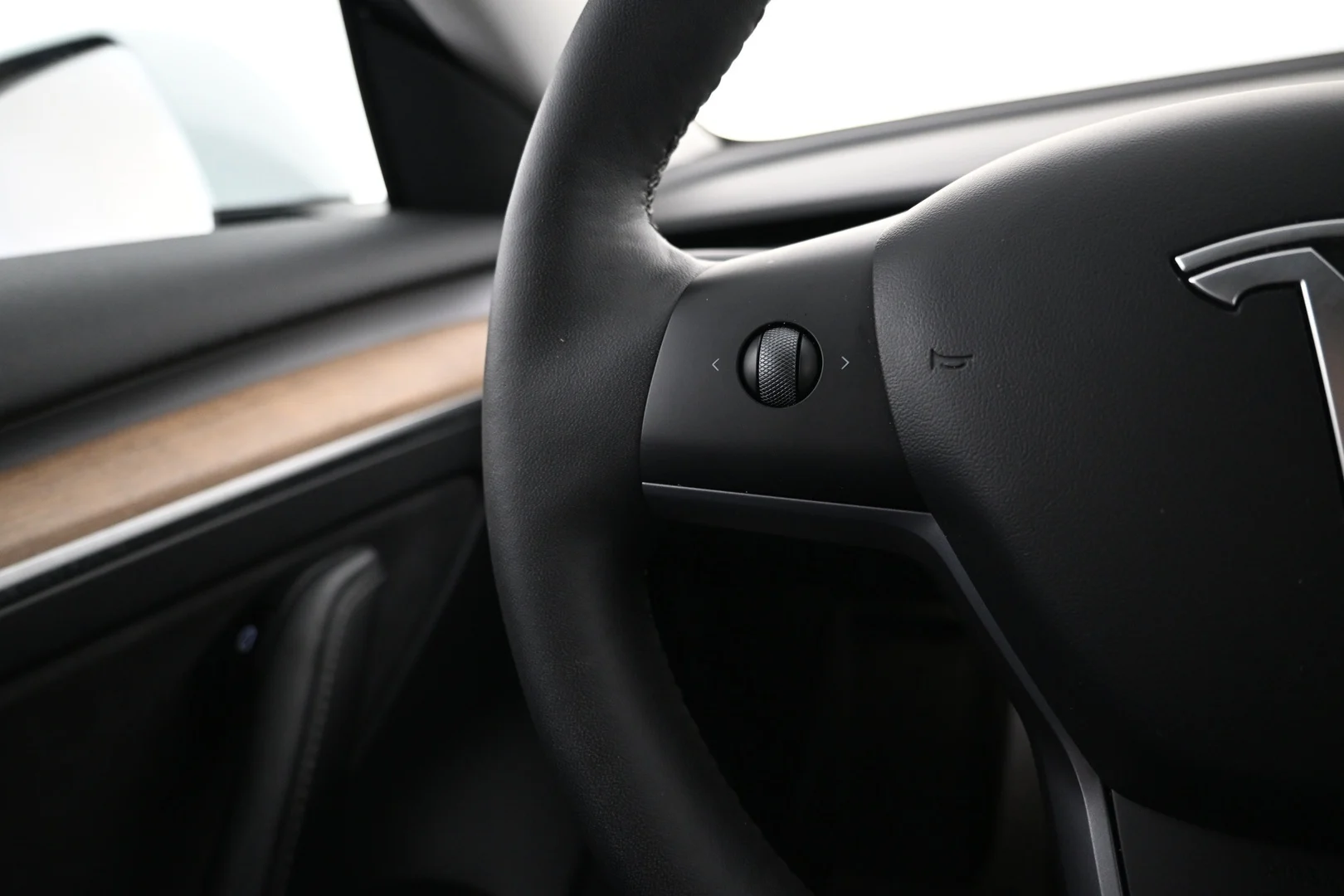 Car Image - 3FOrNanDMgQSqsIxIogaUk