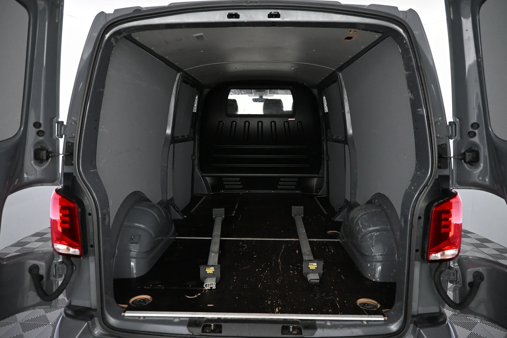 Car Image - 6NsIjdTC5yPOYg0SBhDwXT