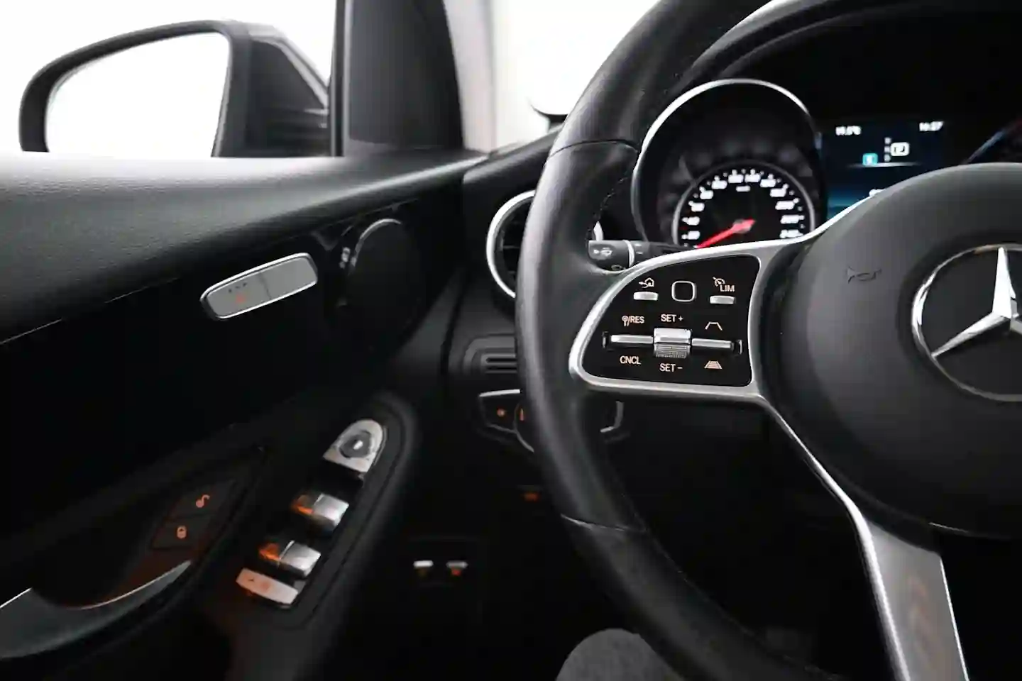 Car Image - 2VhyiIZwJ2dQxOmDFxJhLL