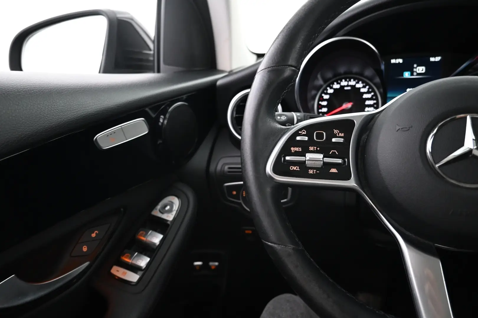 Car Image - 2VhyiIZwJ2dQxOmDFxJhLL