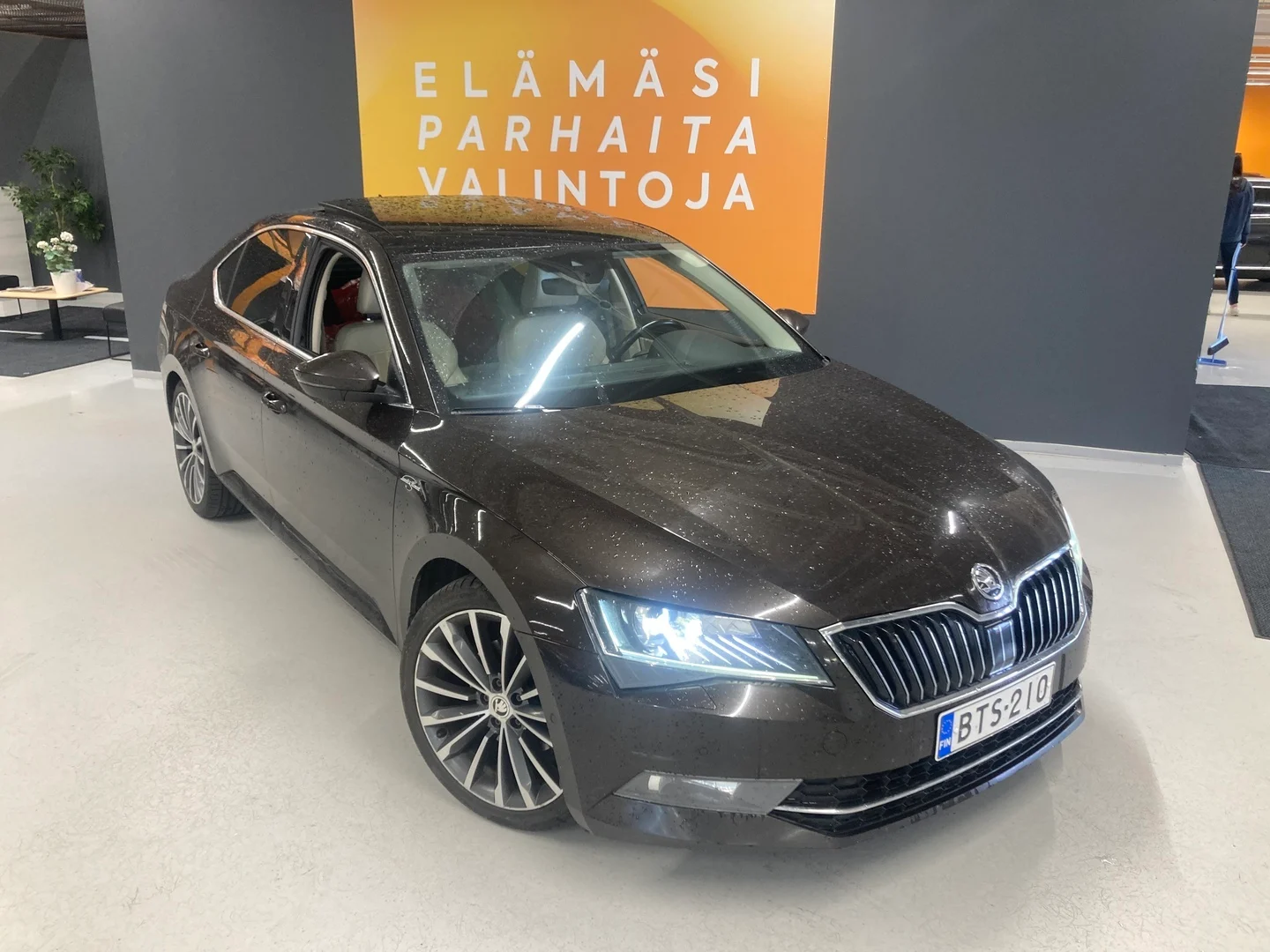 Car Image - 1l75ypJ2sTDjNmW8OpiQ5J