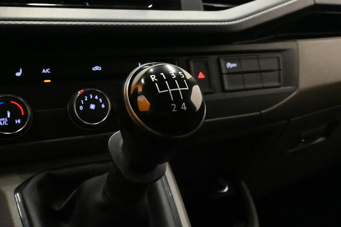 Car Image - ZyW2oKsnThRb8ZLBKBFoB