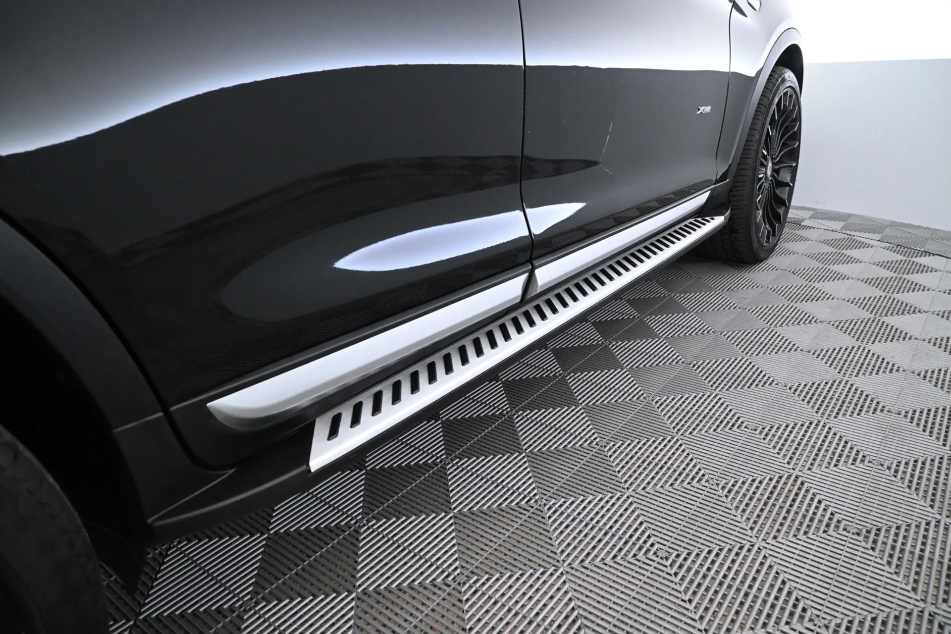 Car Image - 7LIOgXofsTNtxZNjx0lpnx