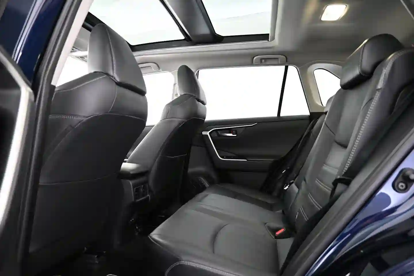 Car Image - 2dl3LgHCV6GtXVAnwwiKH7