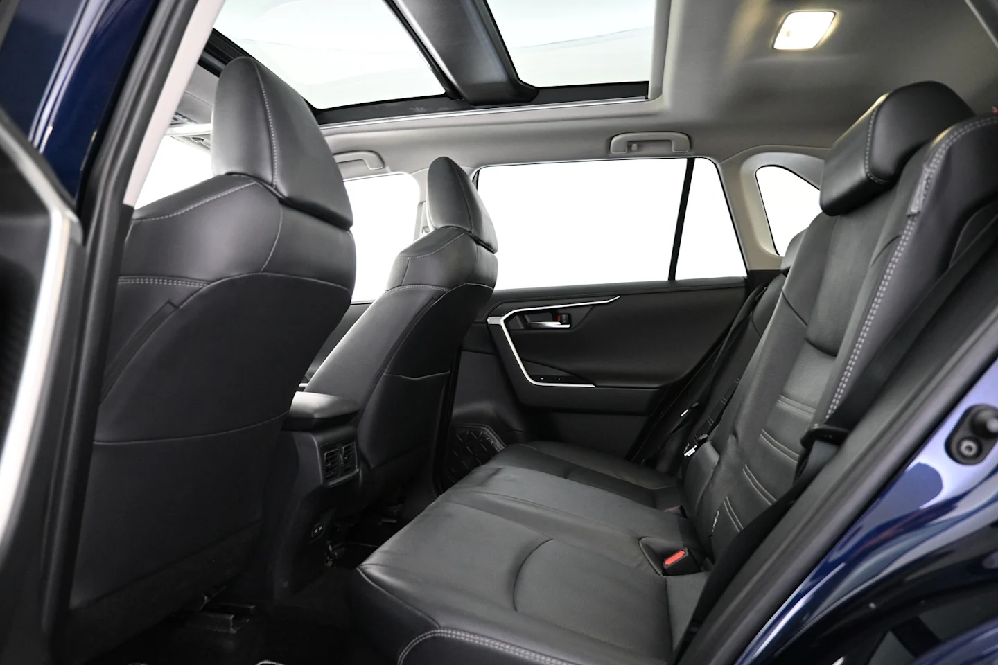 Car Image - 2dl3LgHCV6GtXVAnwwiKH7