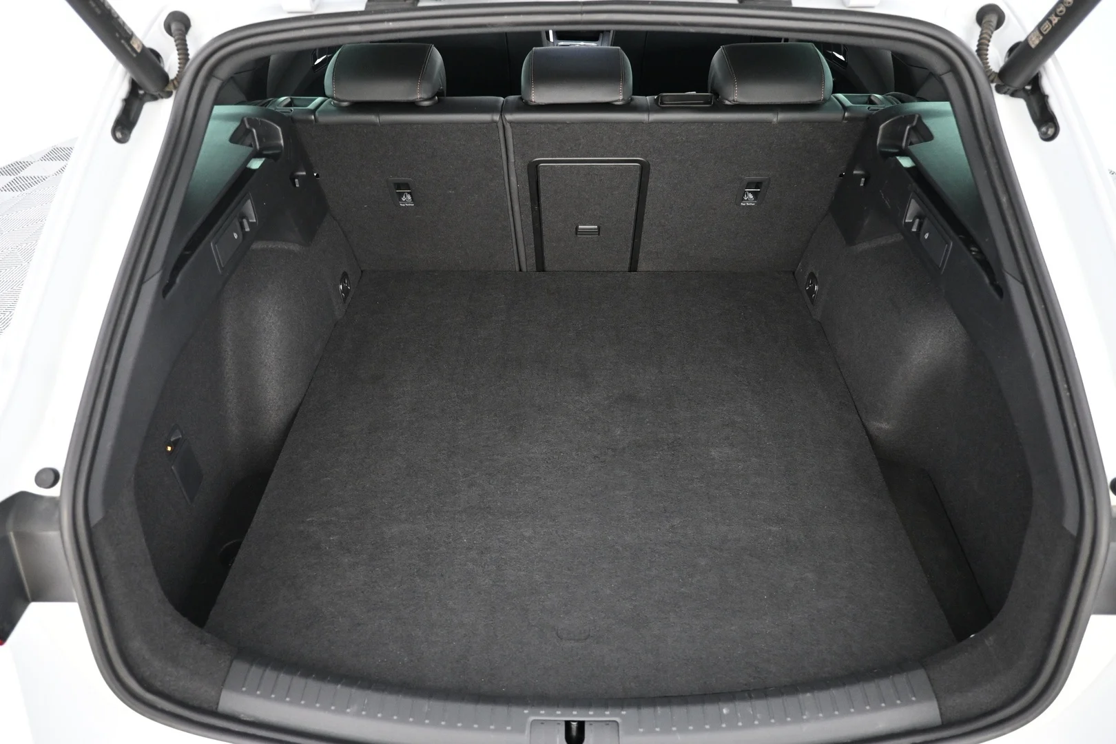 Car Image - 6qUmPknYV8RbM7Ee1X80BK