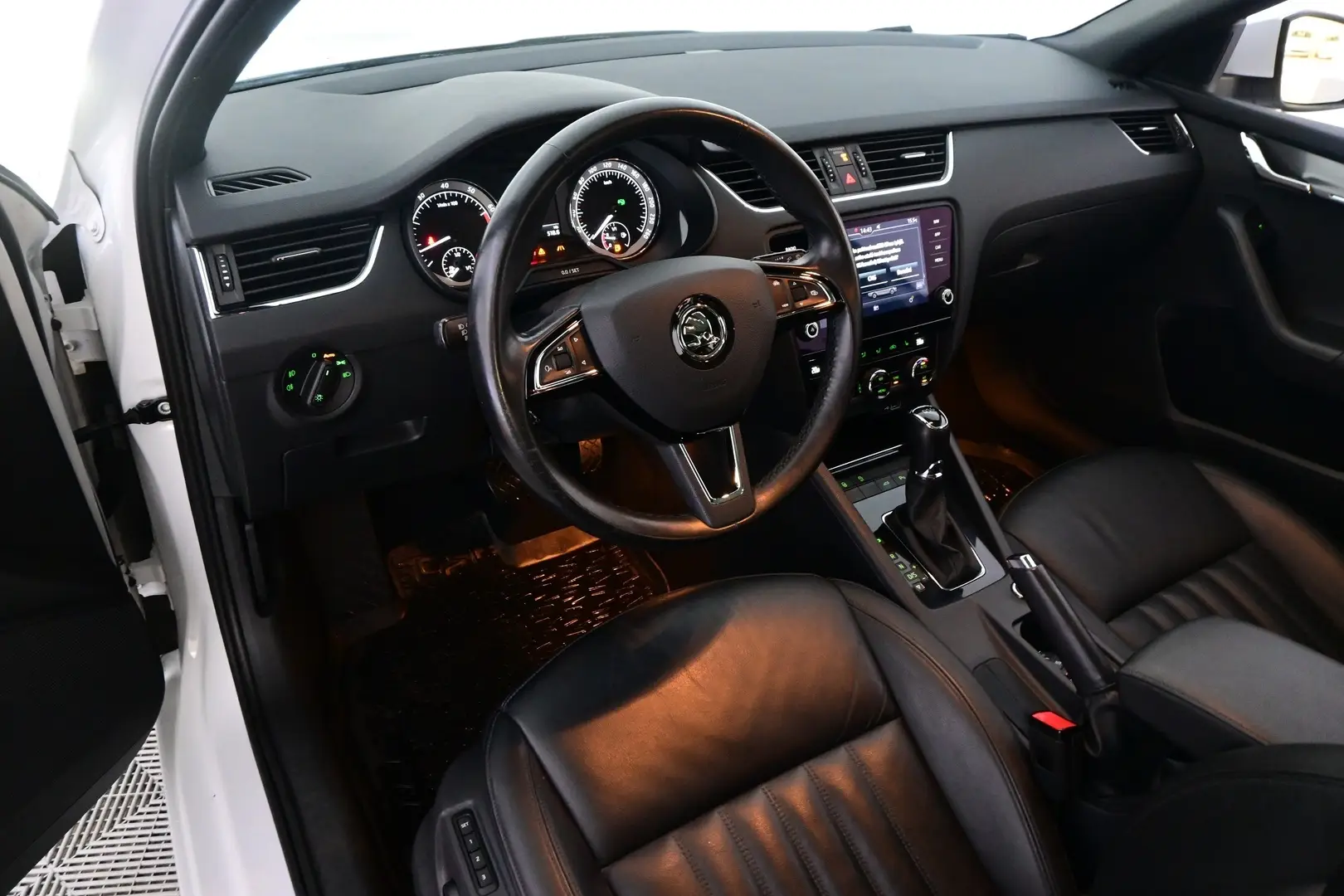 Car Image - 6LrKMFi4wGZUD7guYhlAtU