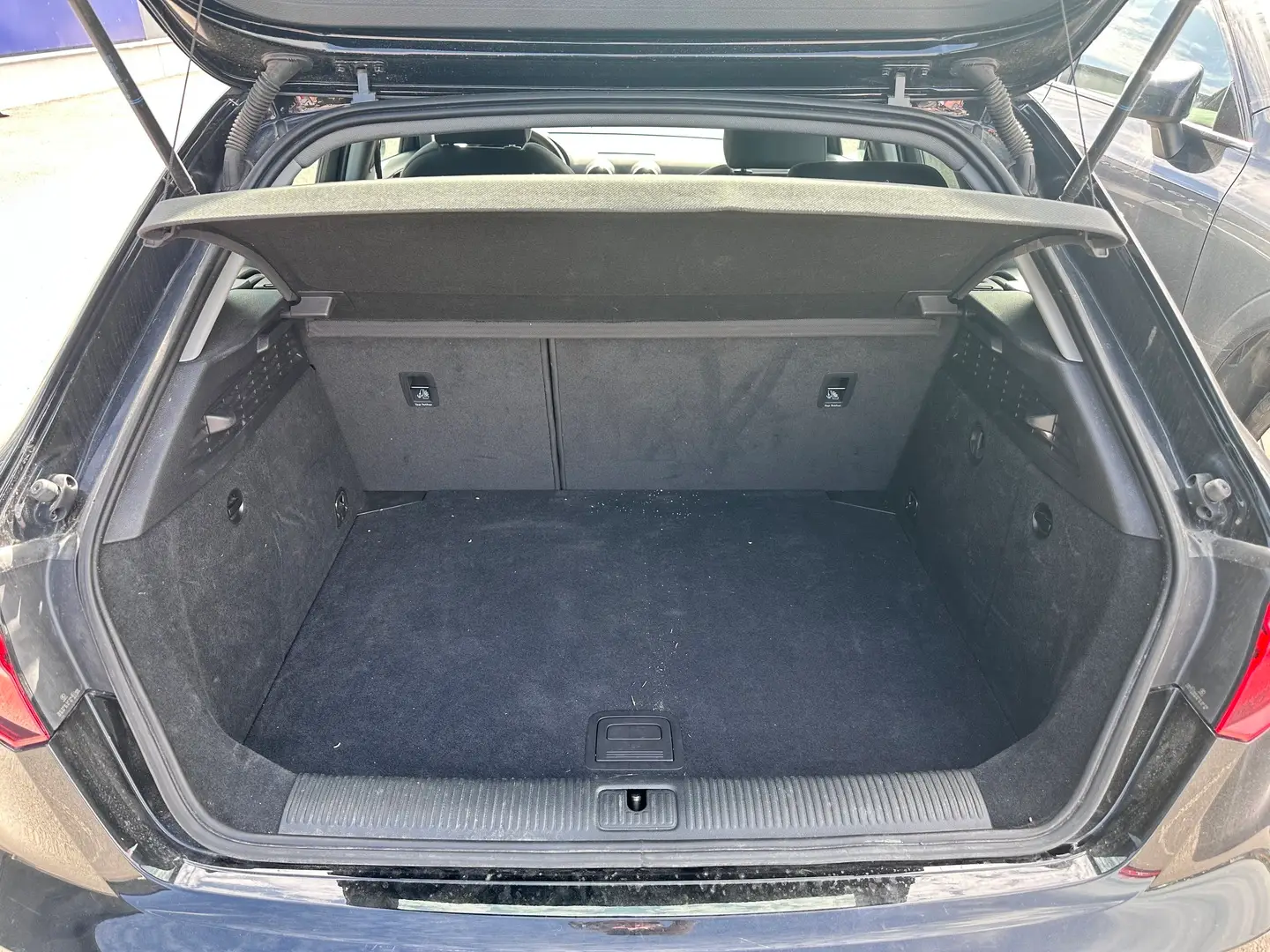 Car Image - 5PefL1Z4awJGX1OuQCZaff