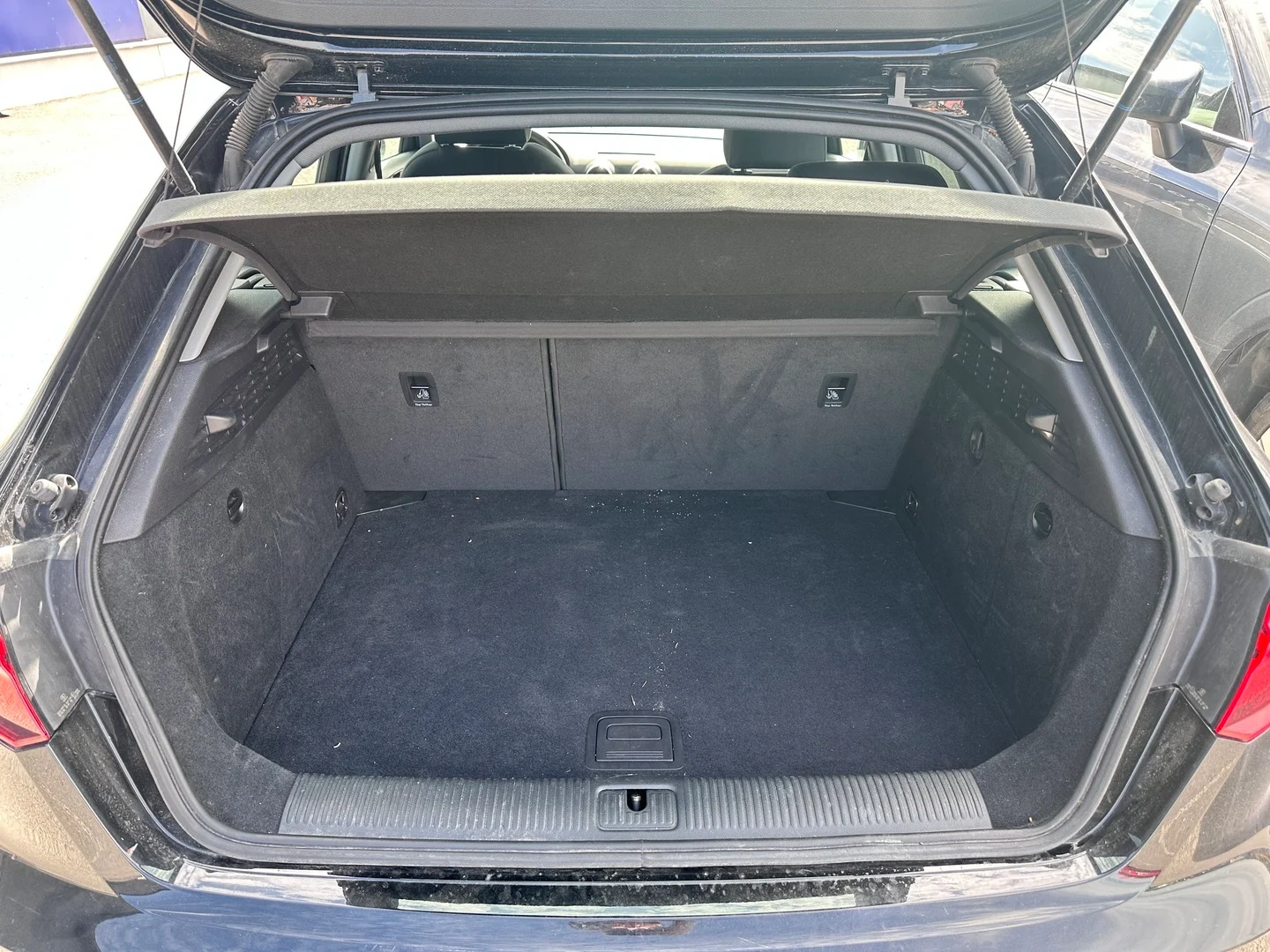 Car Image - 5PefL1Z4awJGX1OuQCZaff