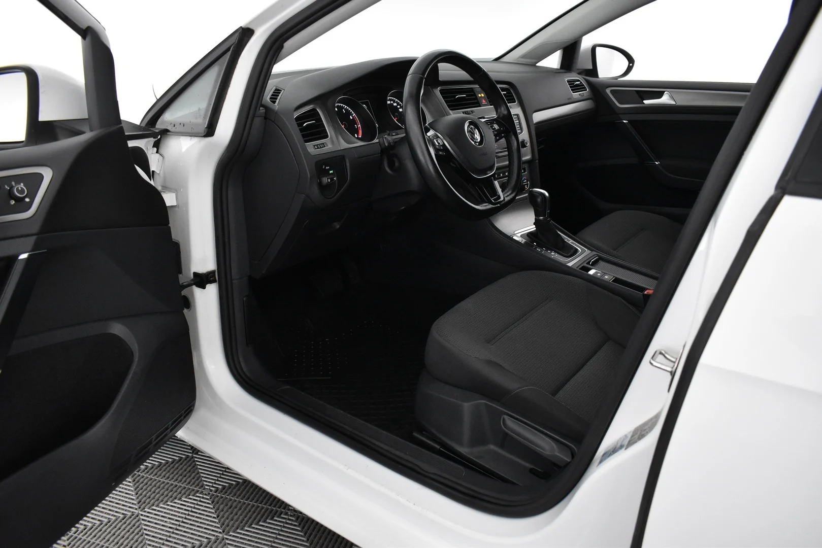 Car Image - 3pvcnXT1raKdhbrcMRWTqe