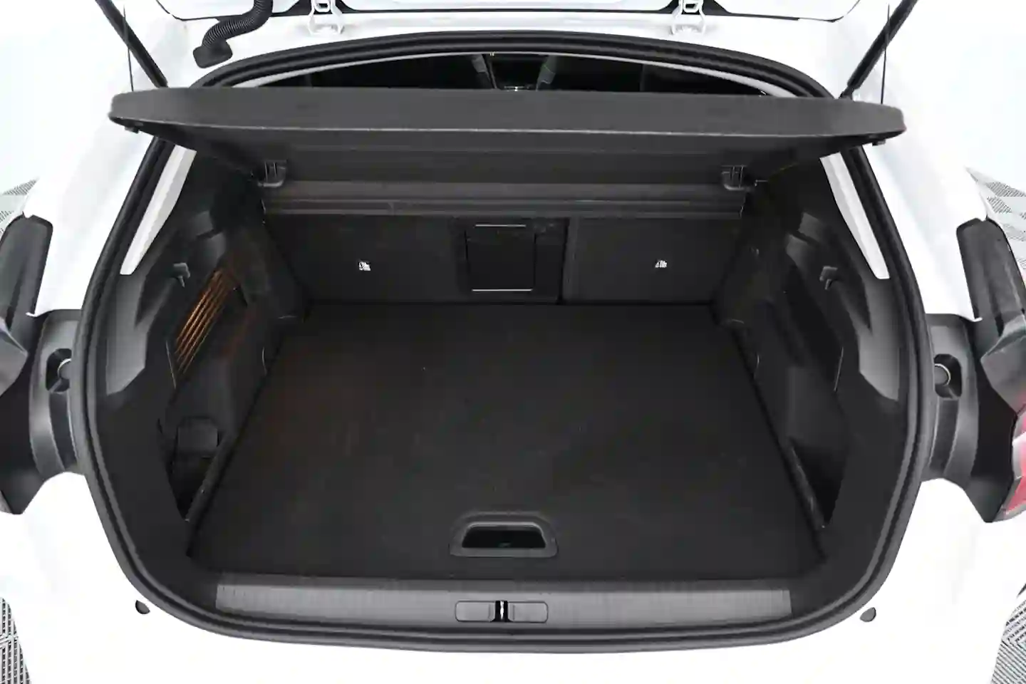Car Image - 4Vmc8OE0AMLHzTmv4Z4aT7
