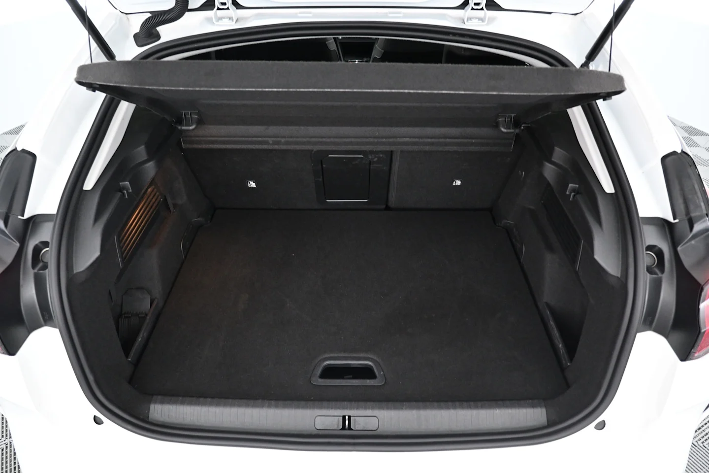 Car Image - 4Vmc8OE0AMLHzTmv4Z4aT7
