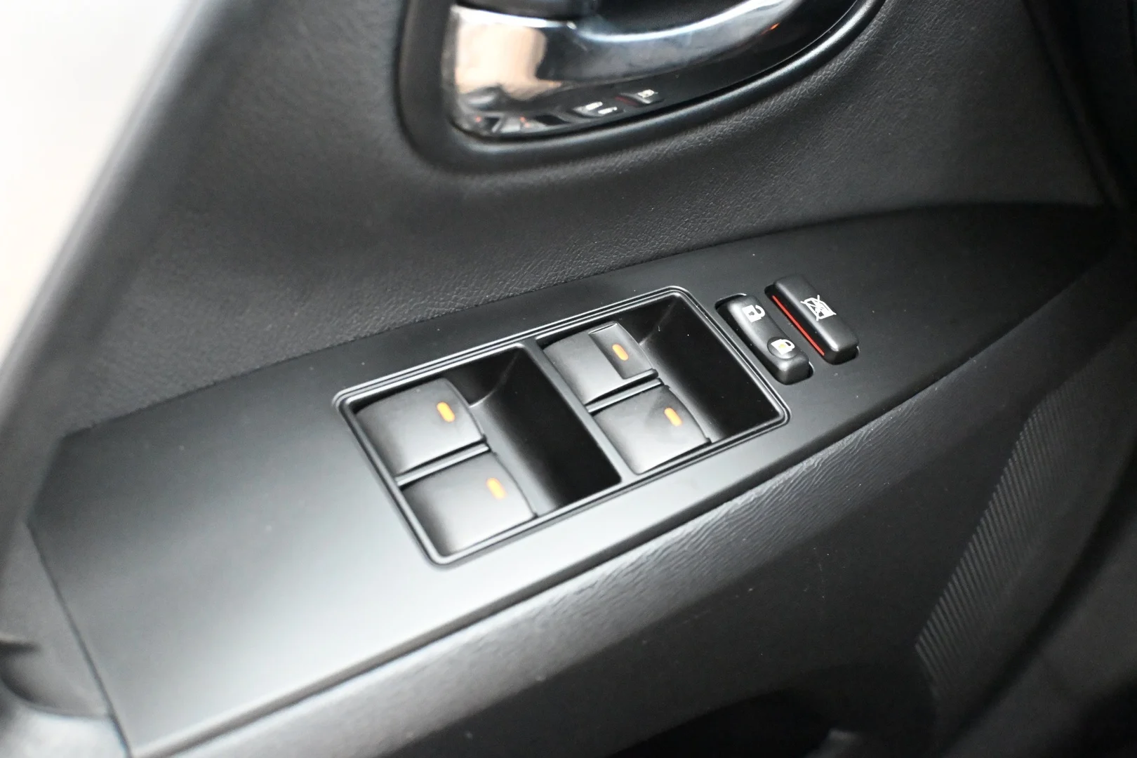 Car Image - 3hOeOiqsneosTo4ZL7RkJL