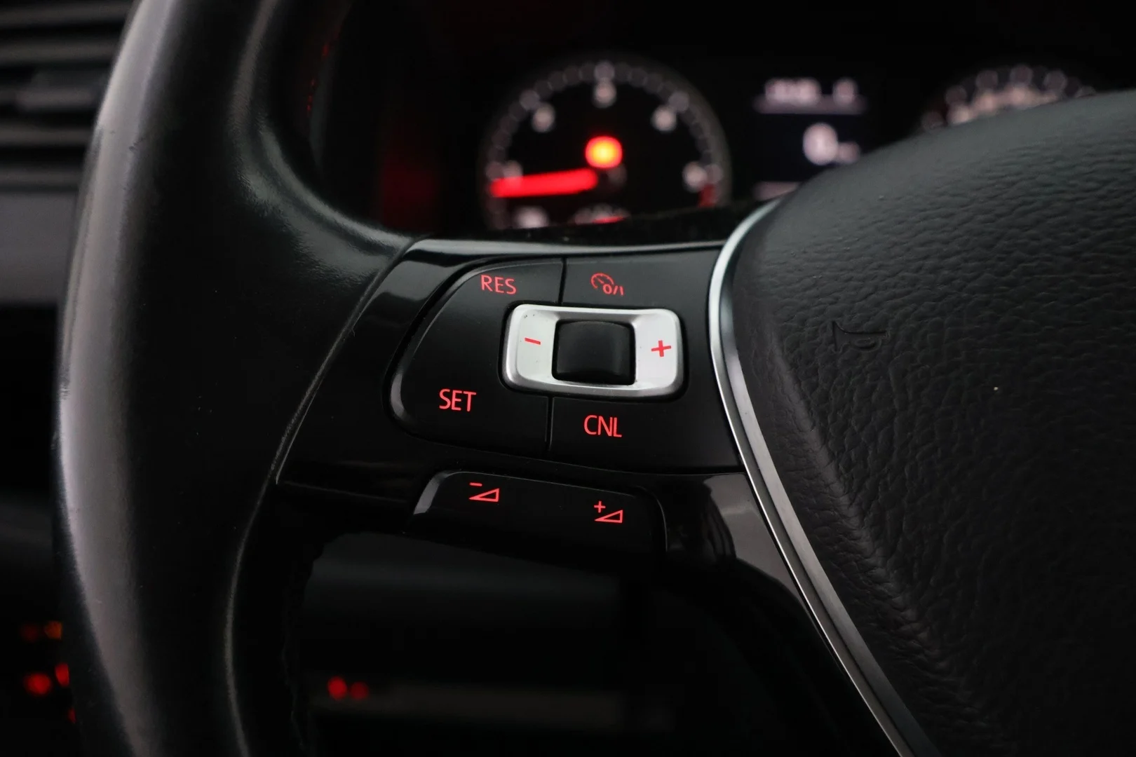 Car Image - QcSGfKC1bITArnyWr2cK9