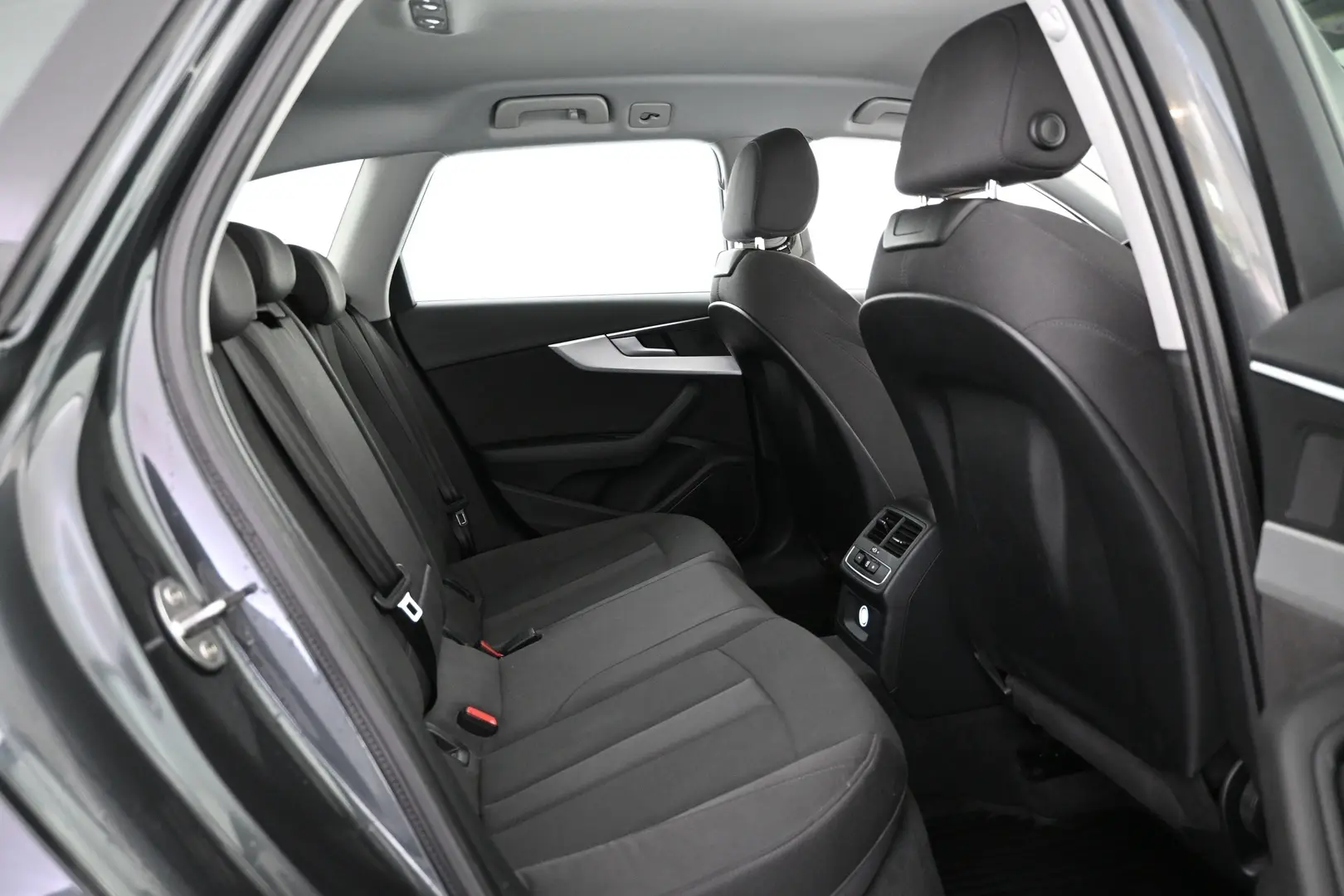 Car Image - 4mou1n02r5yBX0NupOx8mc