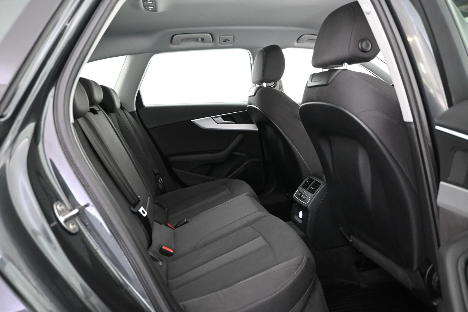 Car Image - 4mou1n02r5yBX0NupOx8mc