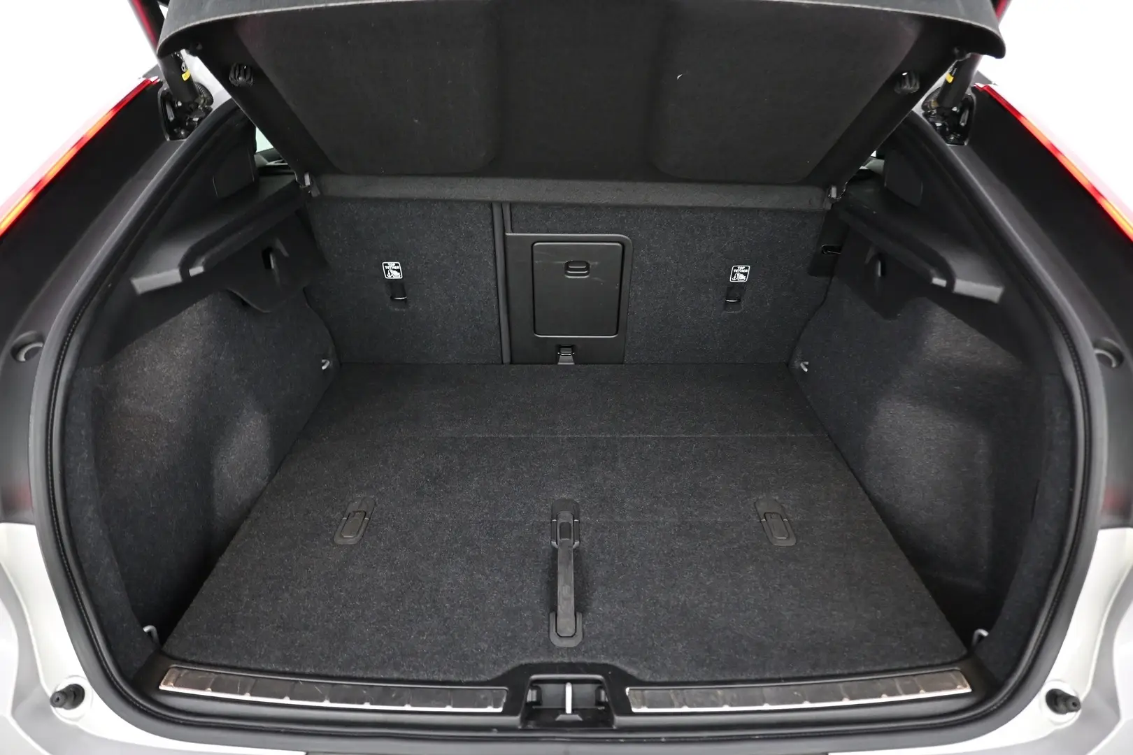 Car Image - 6ospM4WO3LpY4pcBmE1UG0
