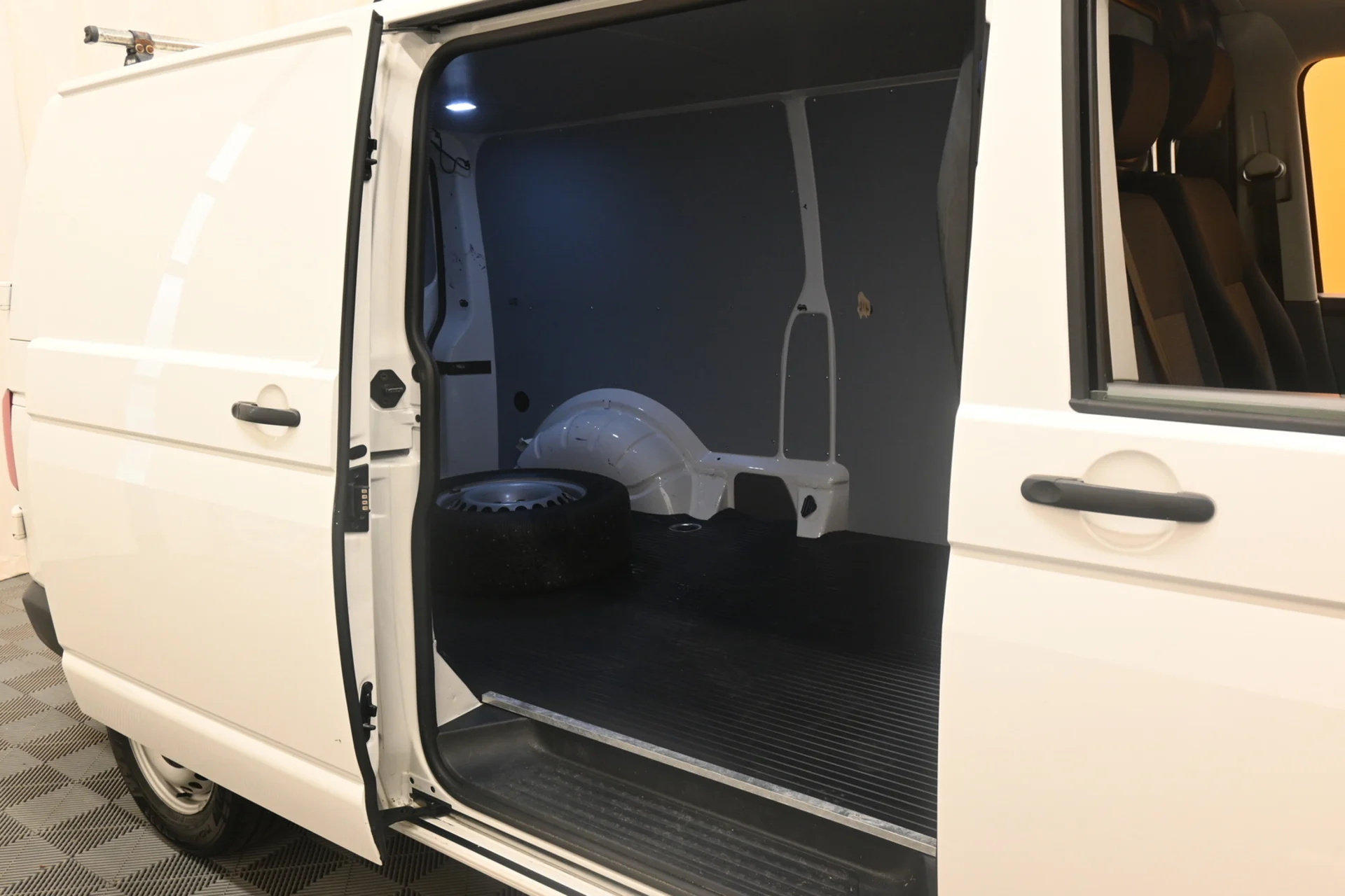 Car Image - 6YiYAASDTSbklSJg6W73AH