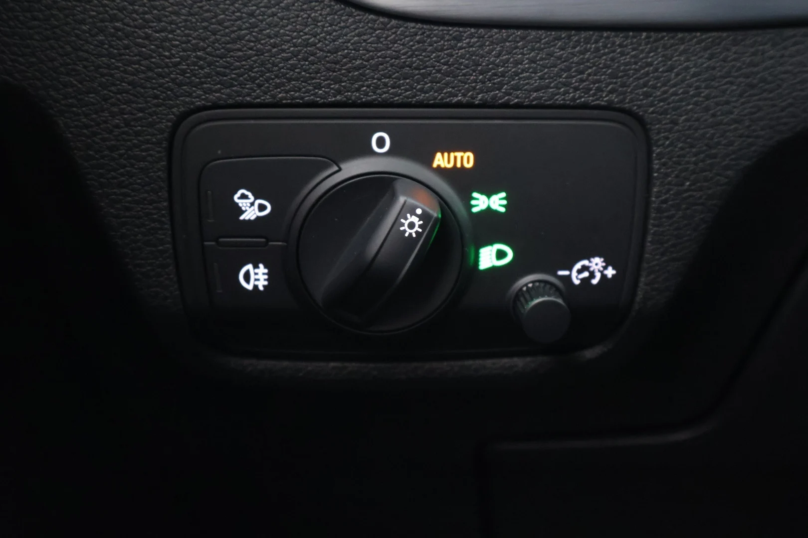 Car Image - 62SfnMIfCj7ZRq1pYeAjZO