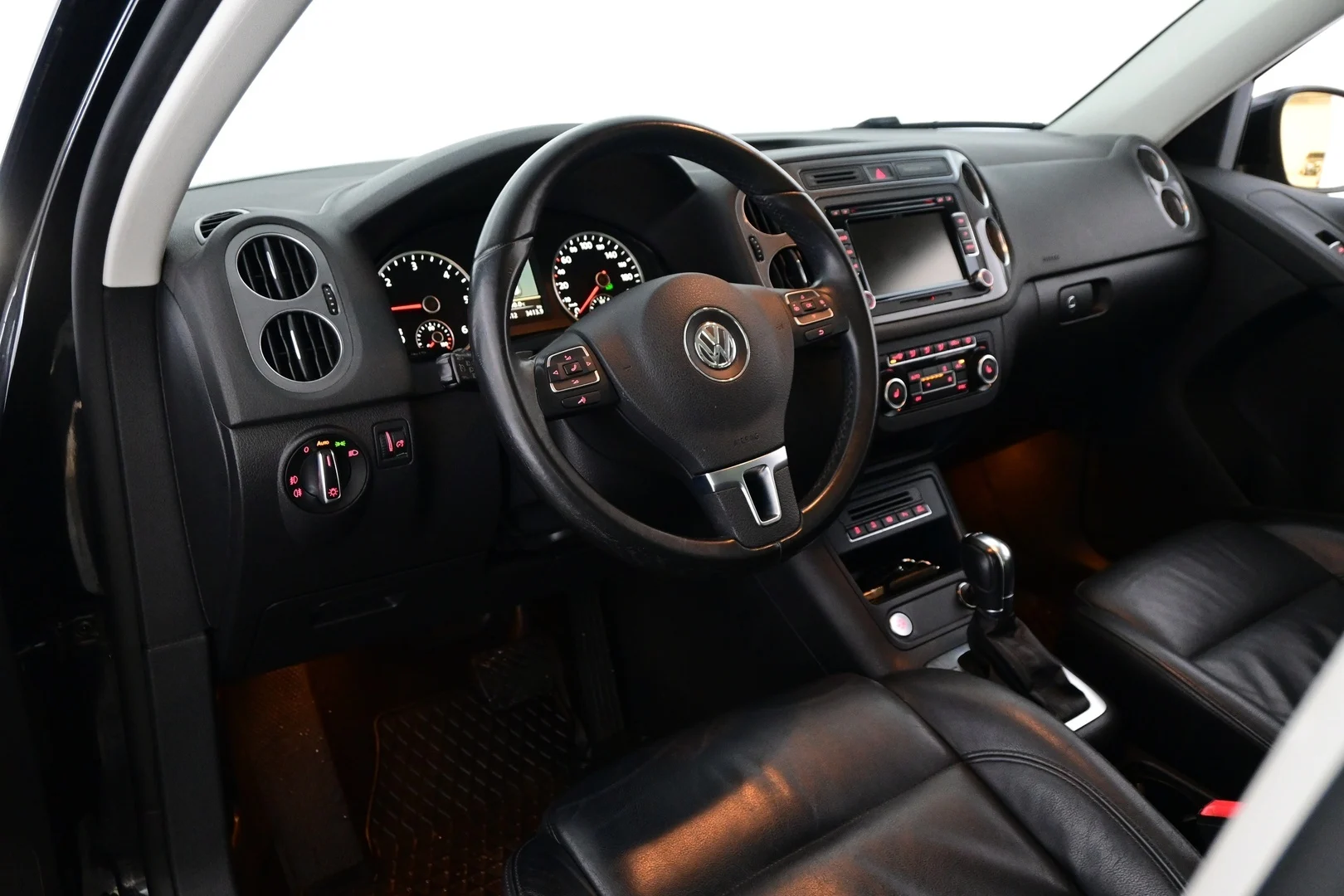 Car Image - Y6PVhPx4tZ4diMNYaqIQo