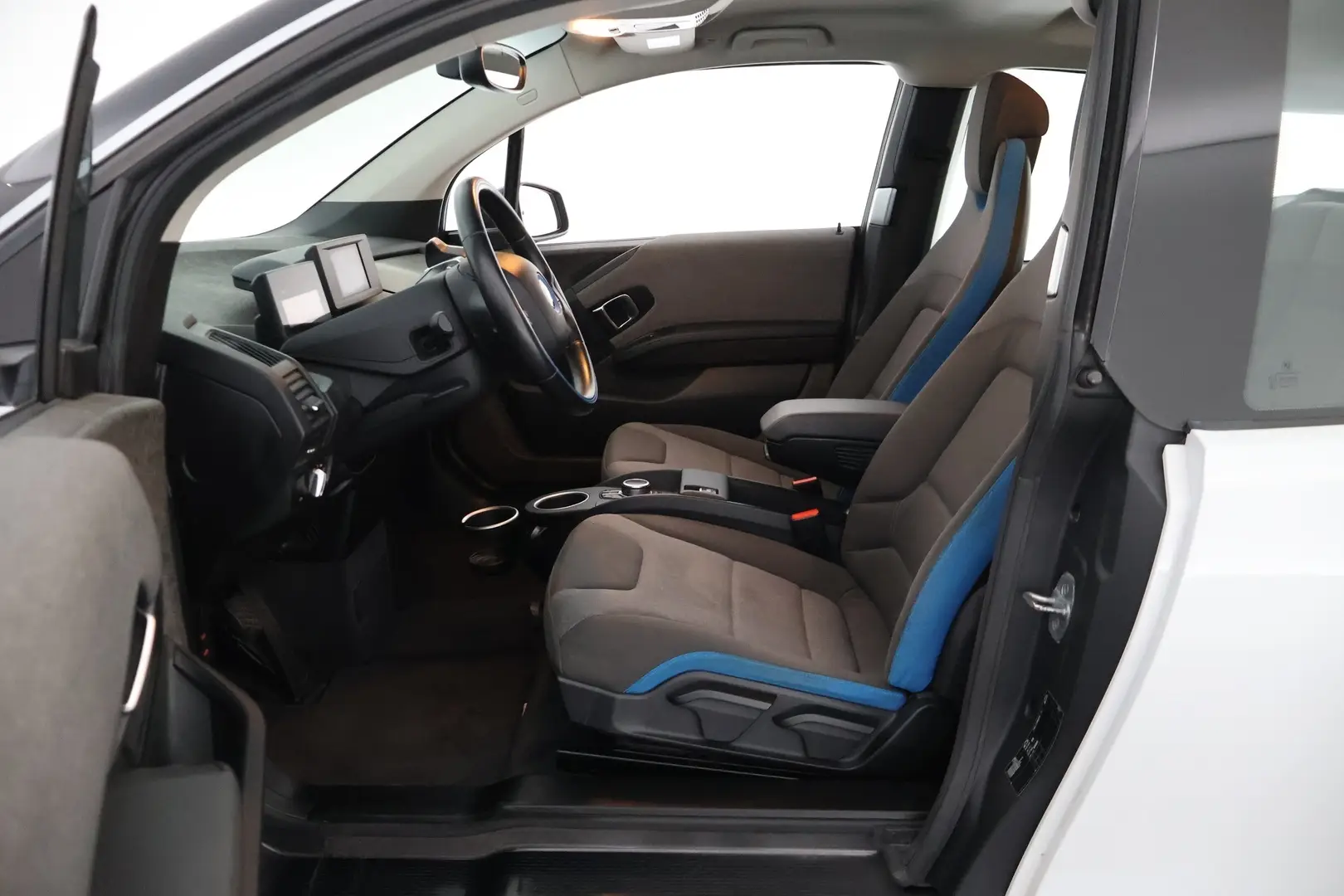 Car Image - 4914r7kvcLmcNP4Uvdiw6r