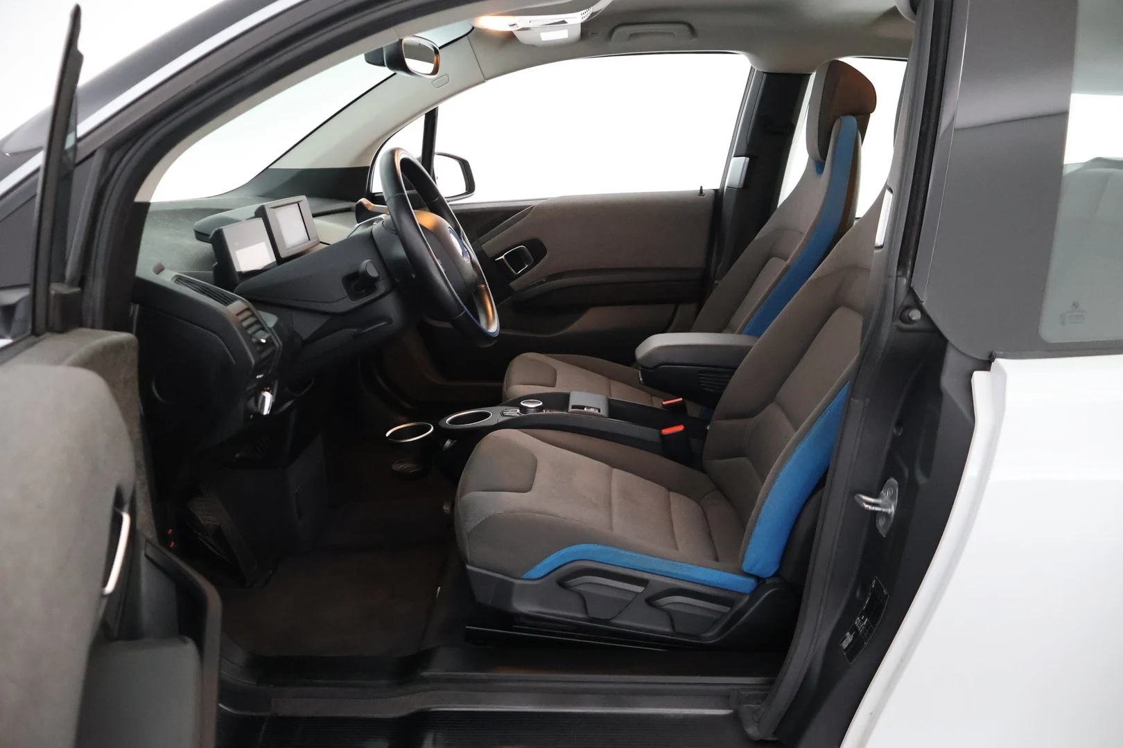 Car Image - 4914r7kvcLmcNP4Uvdiw6r