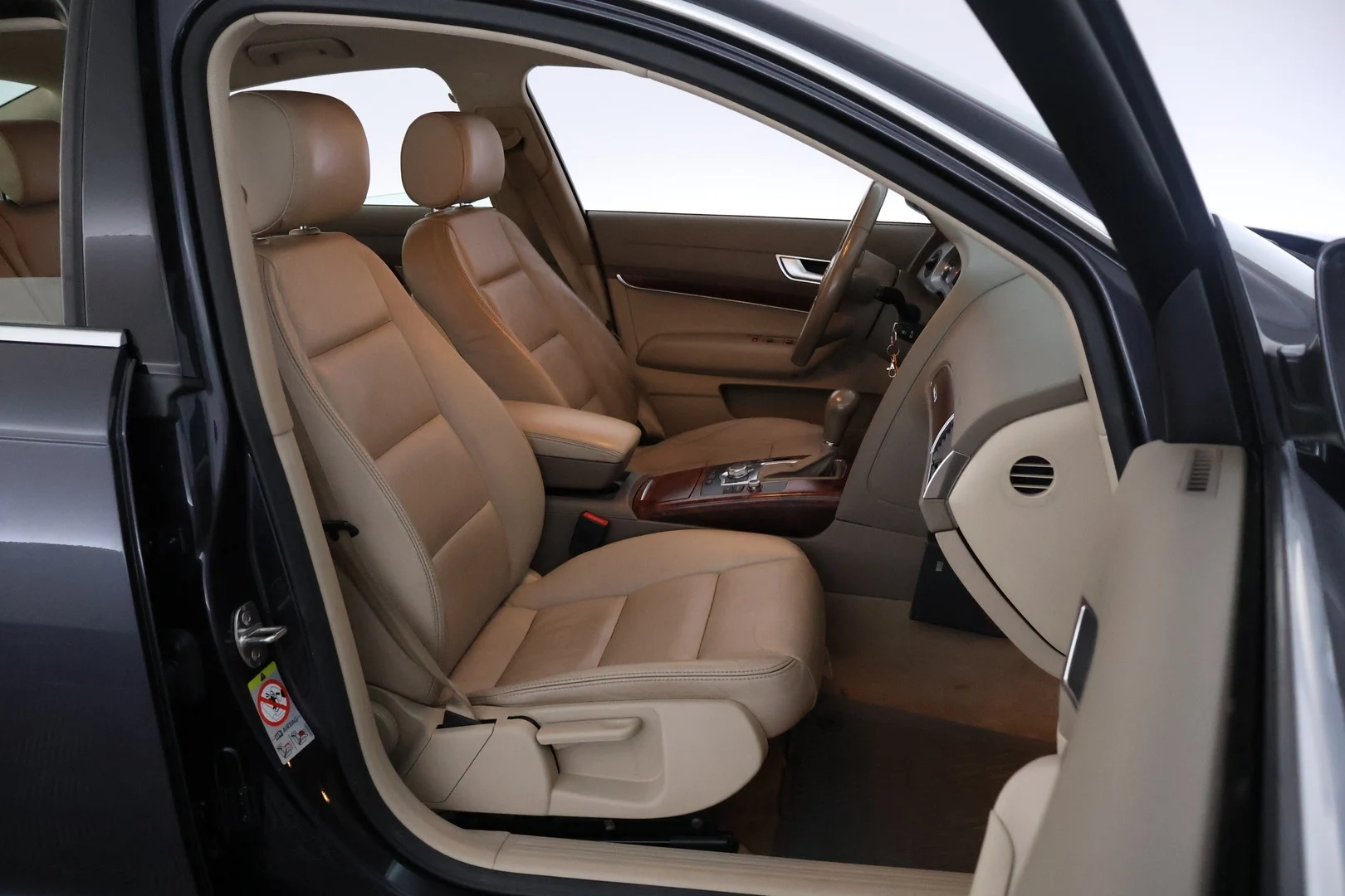 Car Image - 43MfxkmW6peBuhEKcsDKP6