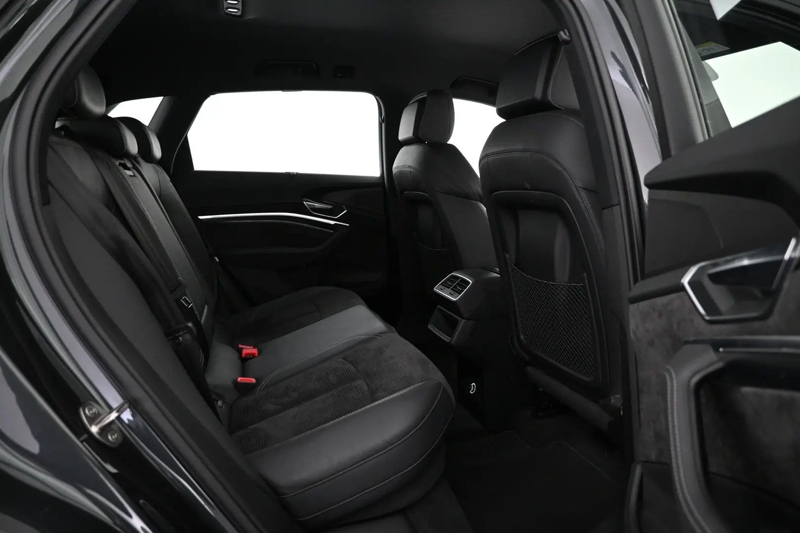 Car Image - 1DVlsTHozufysu1vHwMZIL